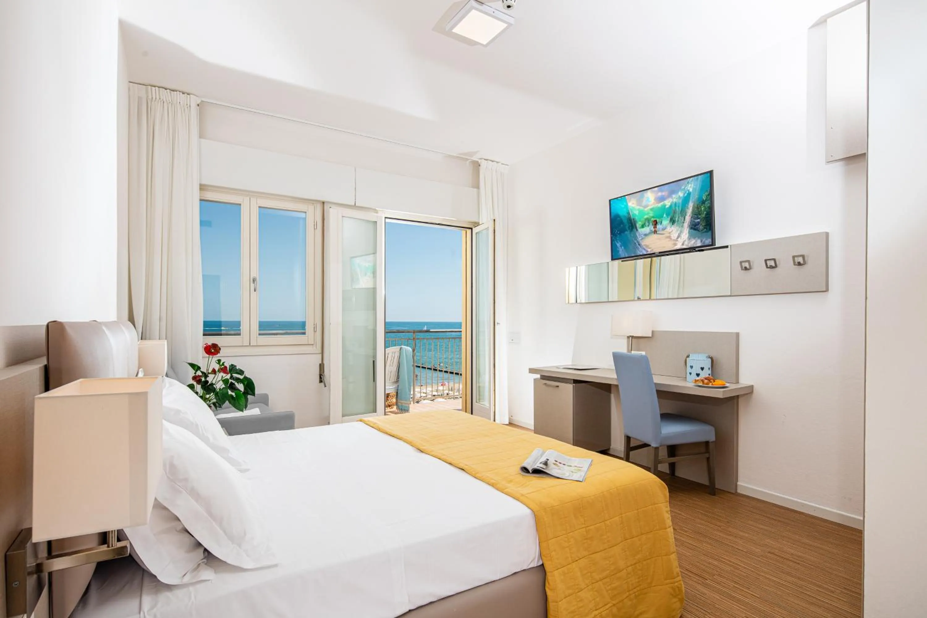 Photo of the whole room, Bed in Hotel Astor