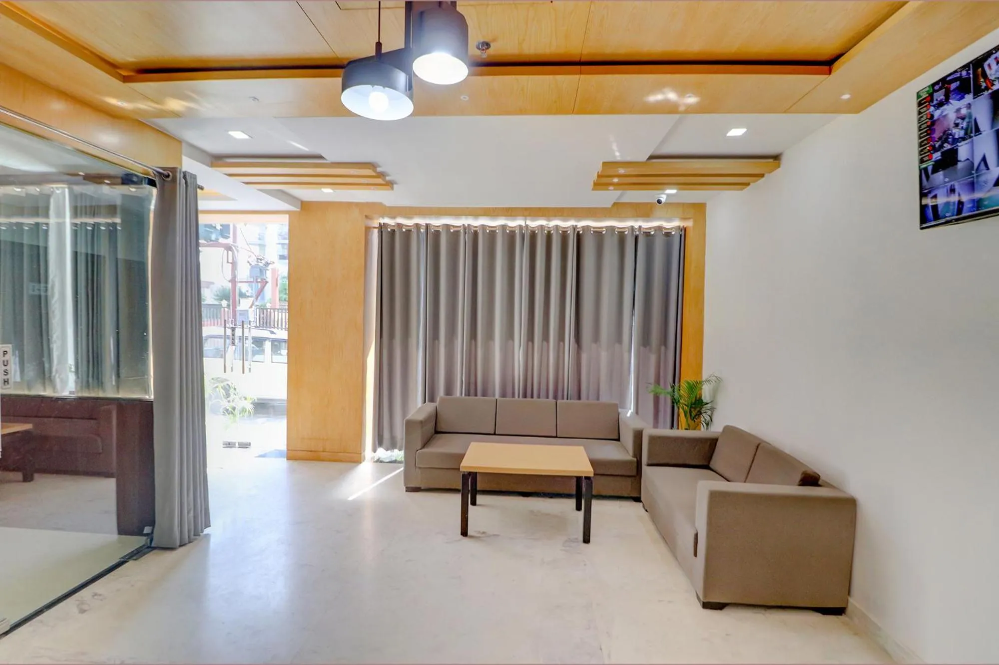 Seating area in FabHotel Premium Kashi - Sarnath museum