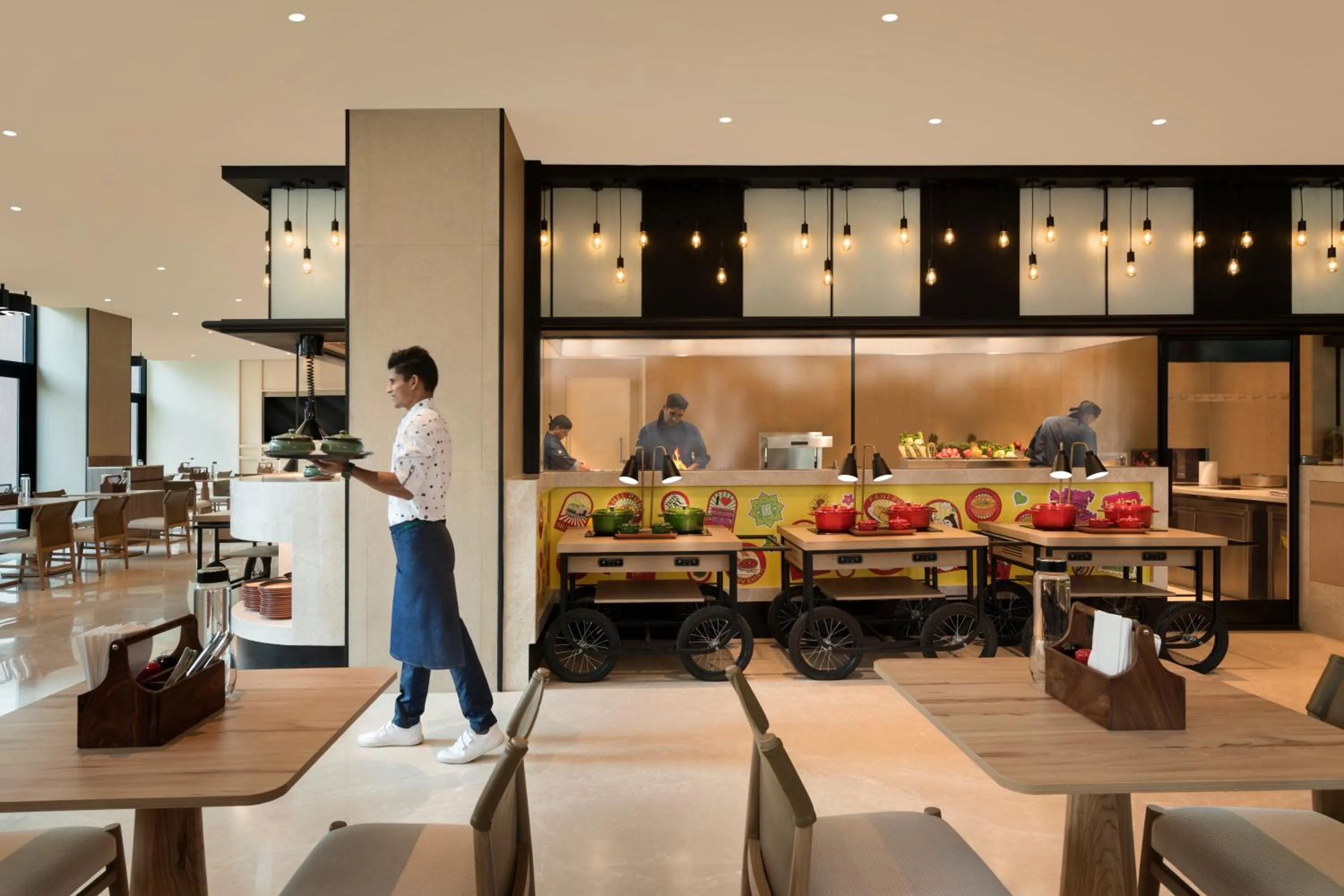 Restaurant/places to eat in ibis Mumbai BKC