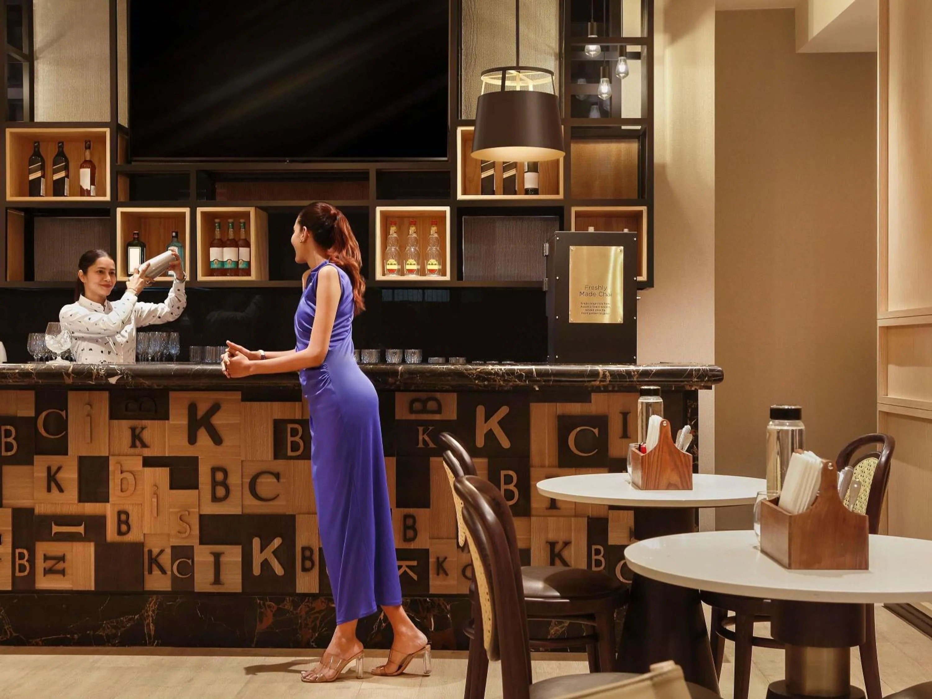 Lounge or bar in ibis Mumbai BKC