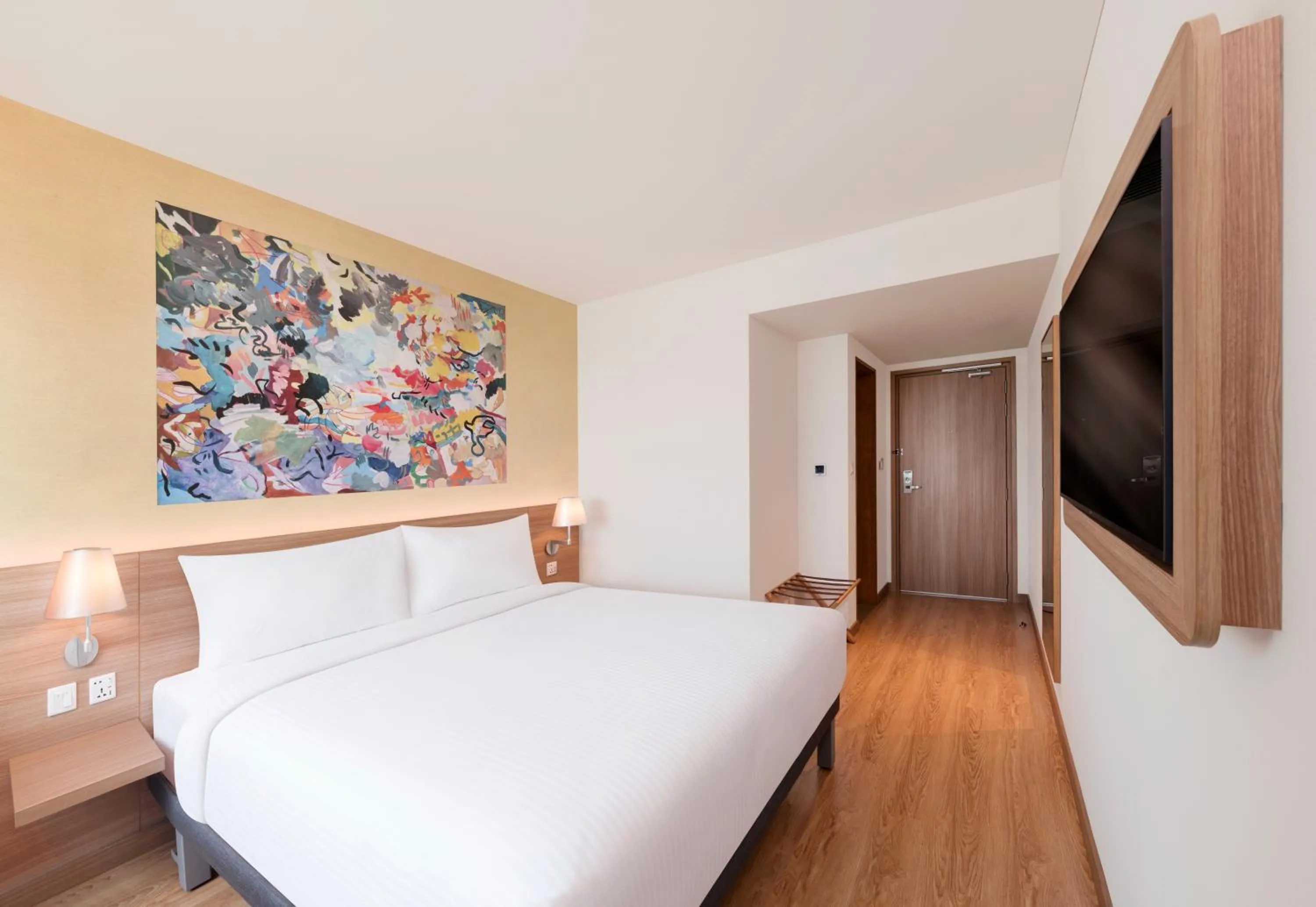 Photo of the whole room, Bed in ibis Mumbai BKC