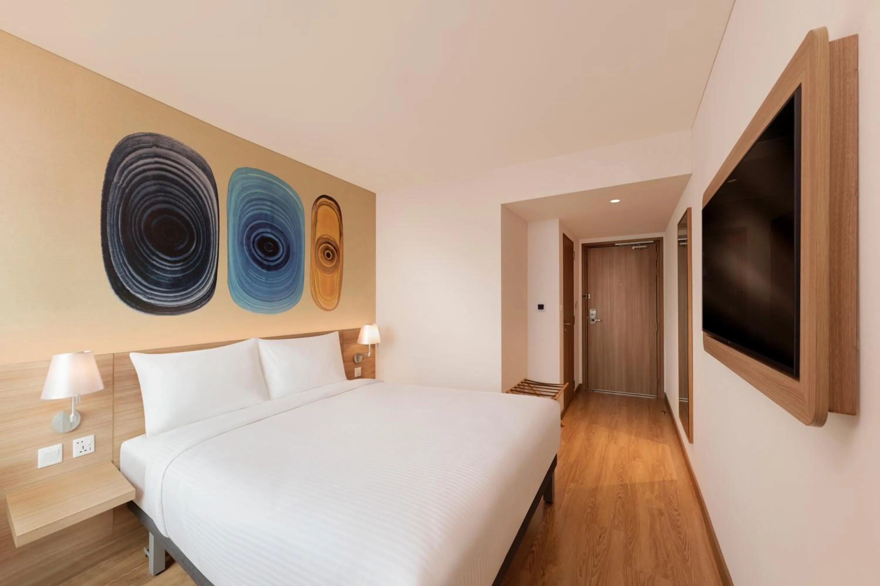 Bed in ibis Mumbai BKC