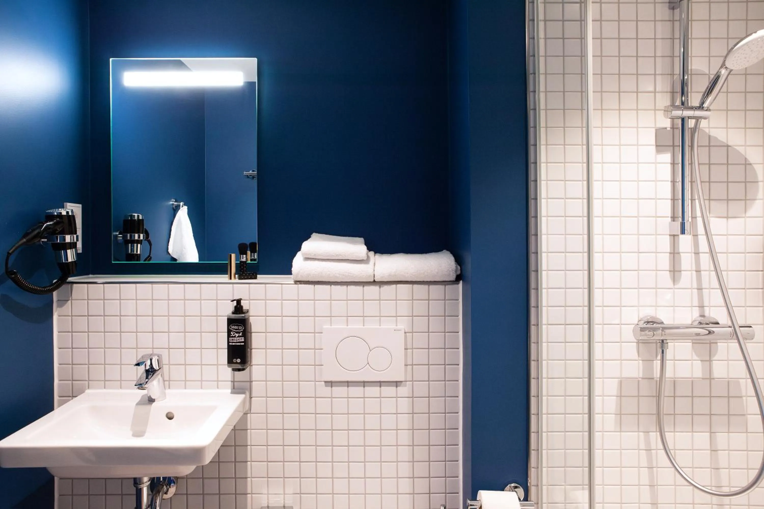 Bathroom in ibis budget Hotel Berlin Airport