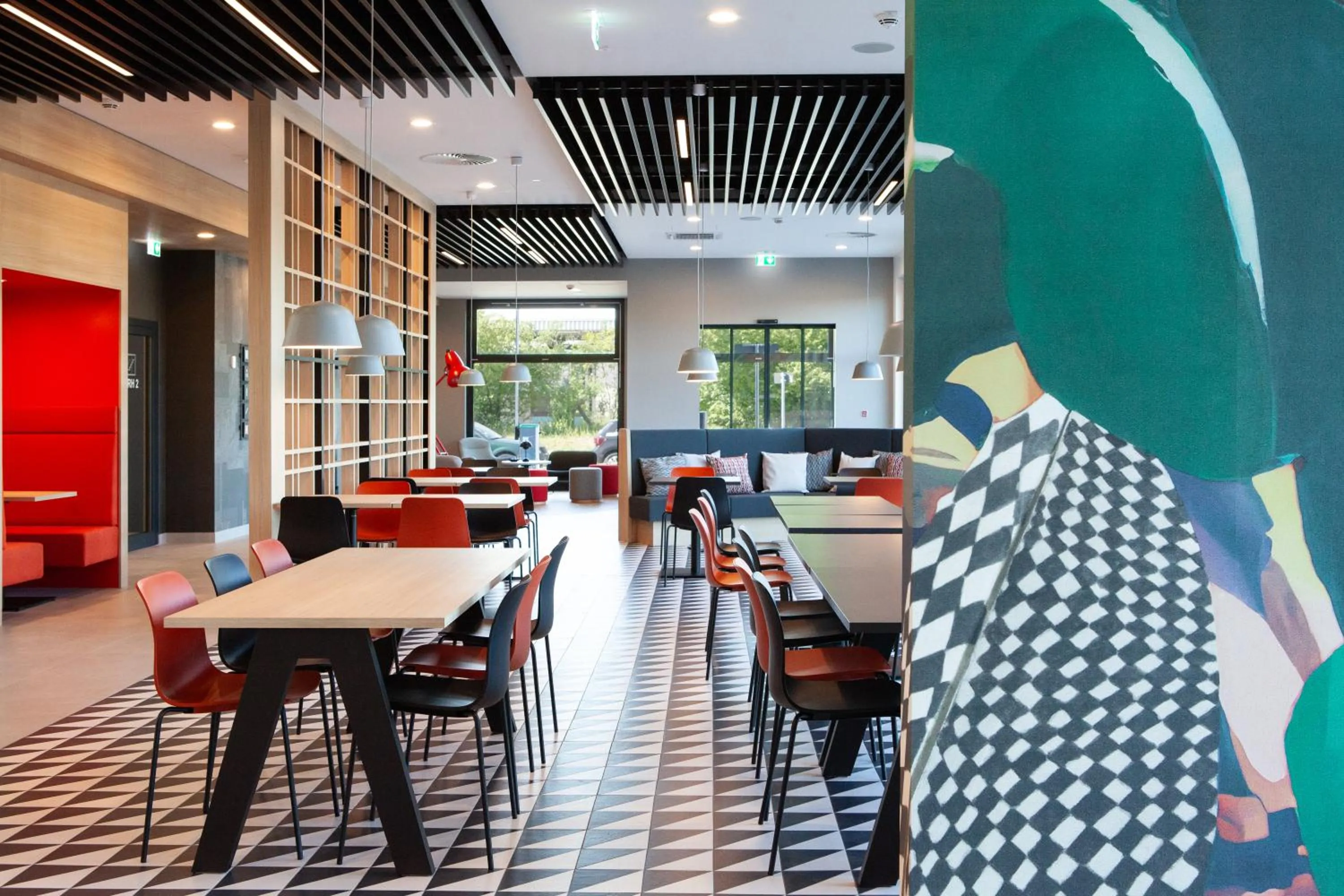 Restaurant/places to eat in ibis budget Hotel Berlin Airport