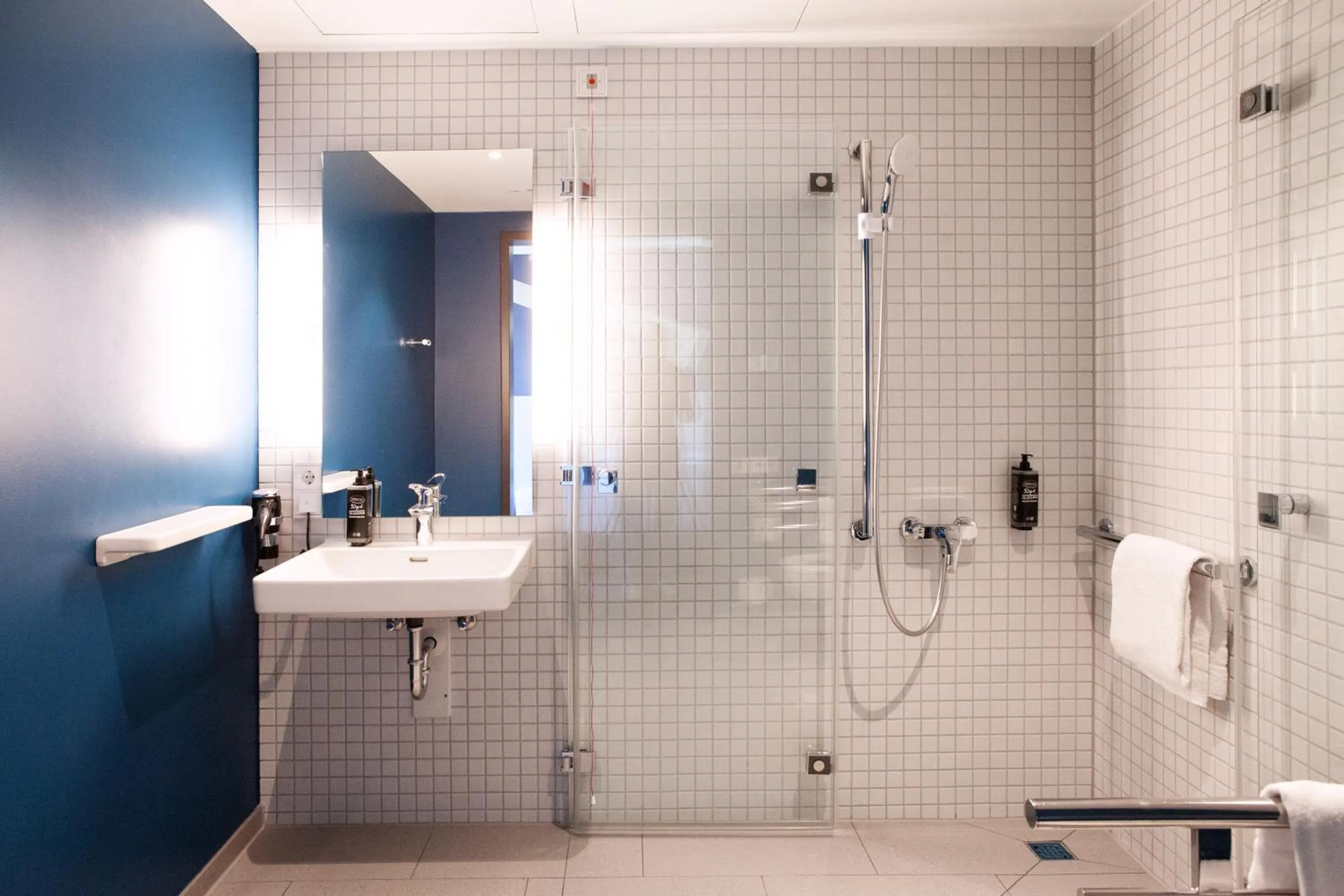 Bathroom in ibis budget Hotel Berlin Airport