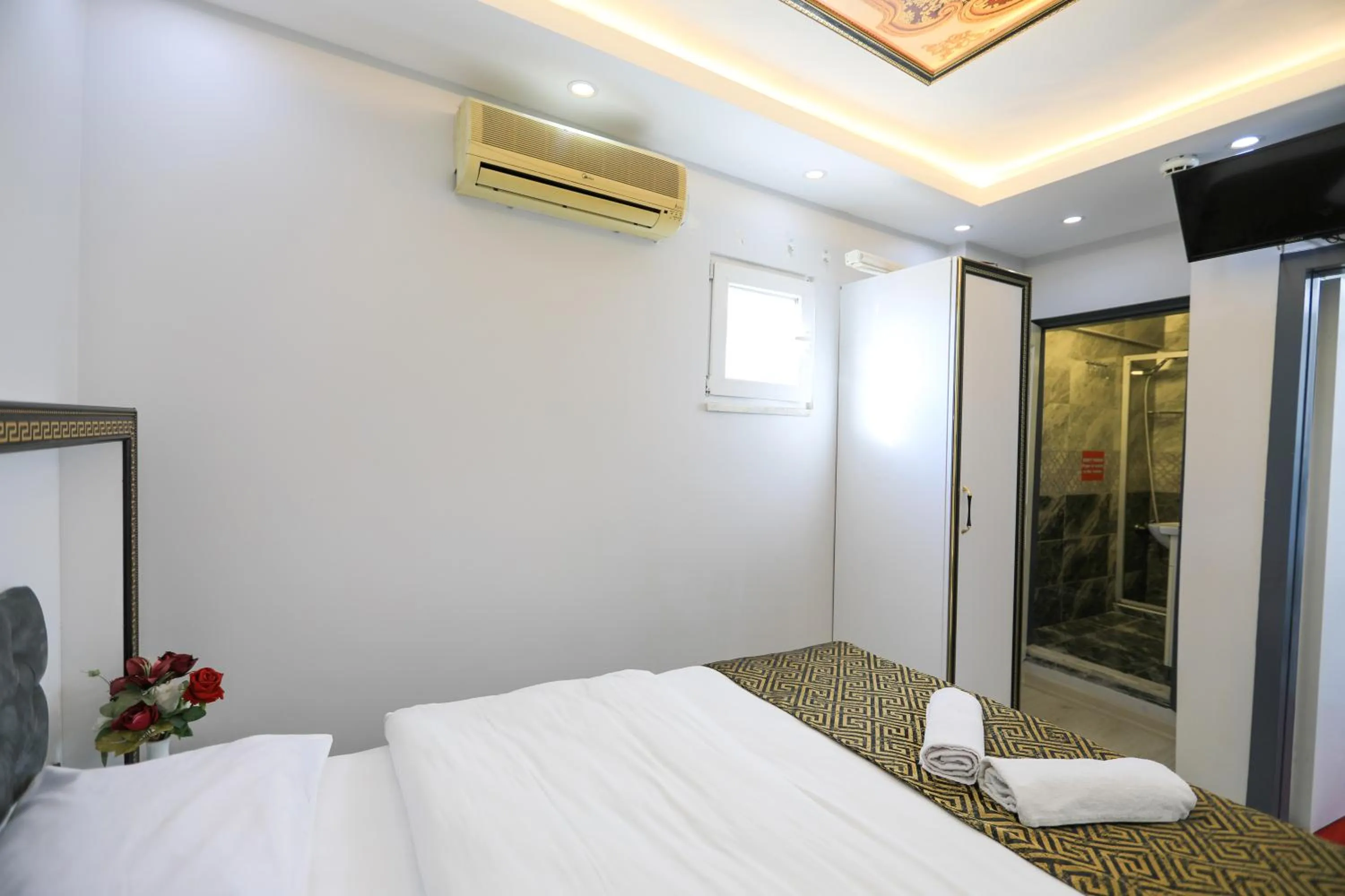 Shower, Bed in Istanbul Hotel&Guesthouse