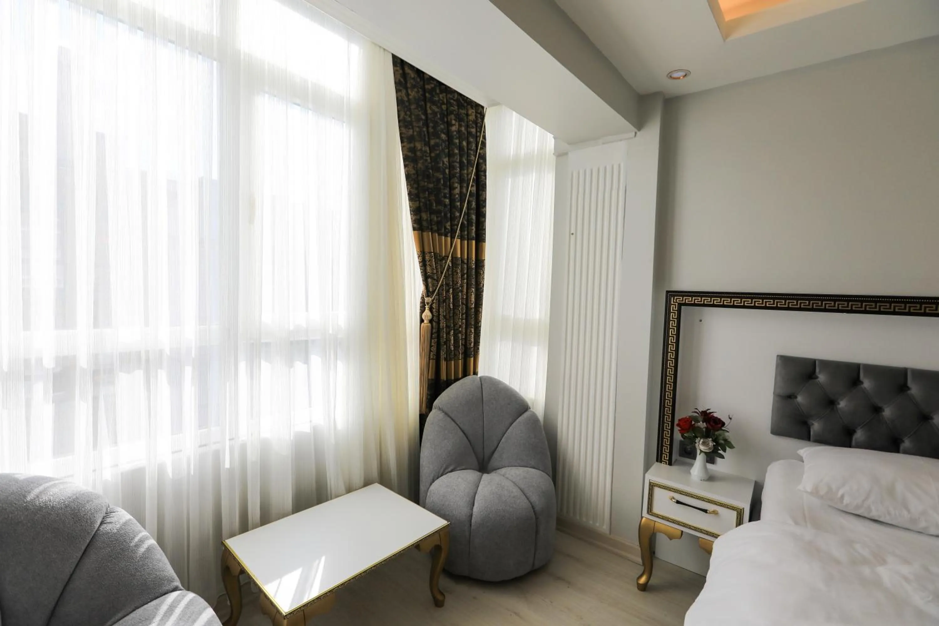 Seating area, Bed in Istanbul Hotel&Guesthouse