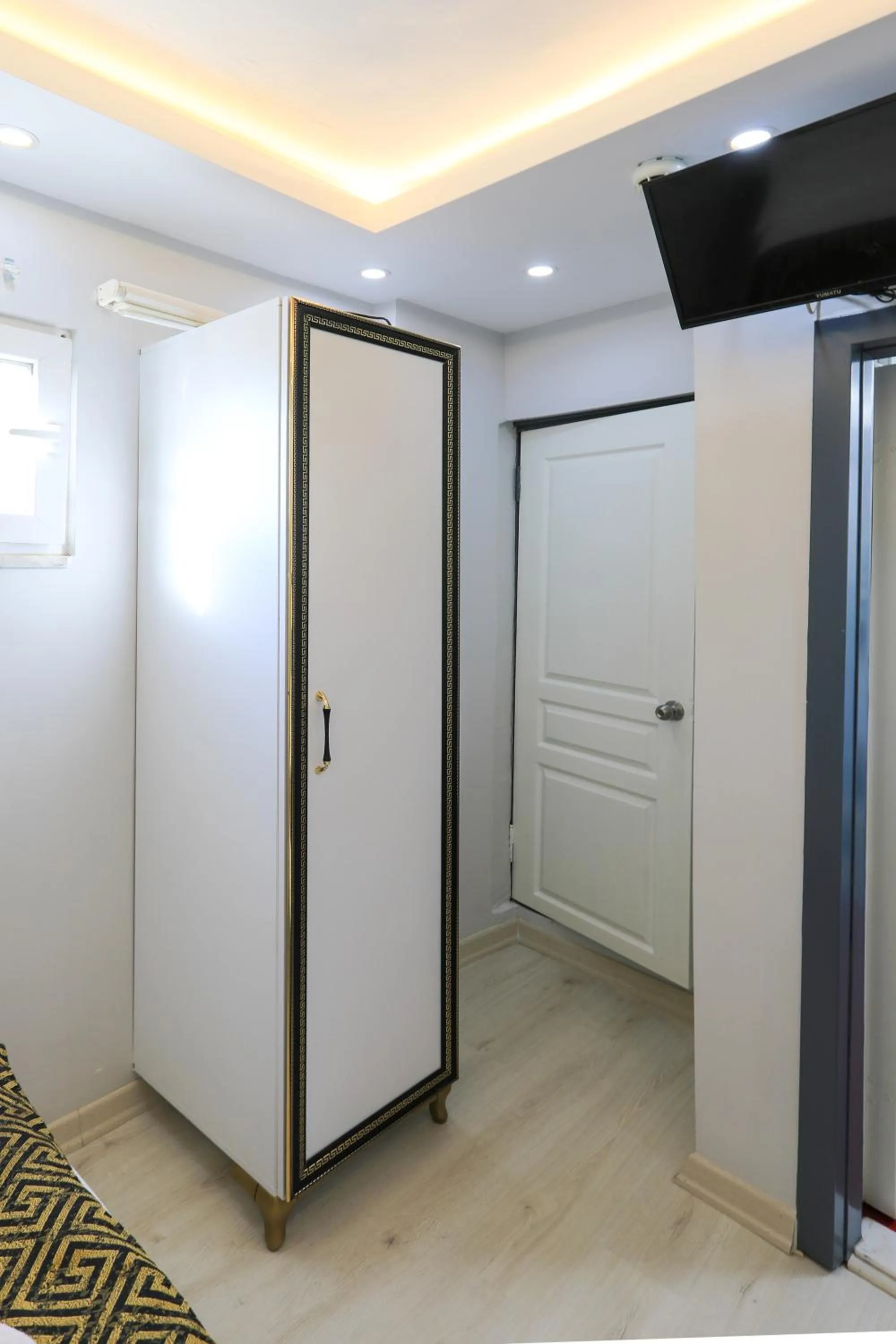 wardrobe in Istanbul Hotel&Guesthouse