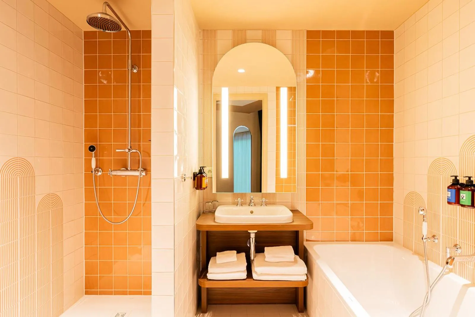 Shower in The Ostendian