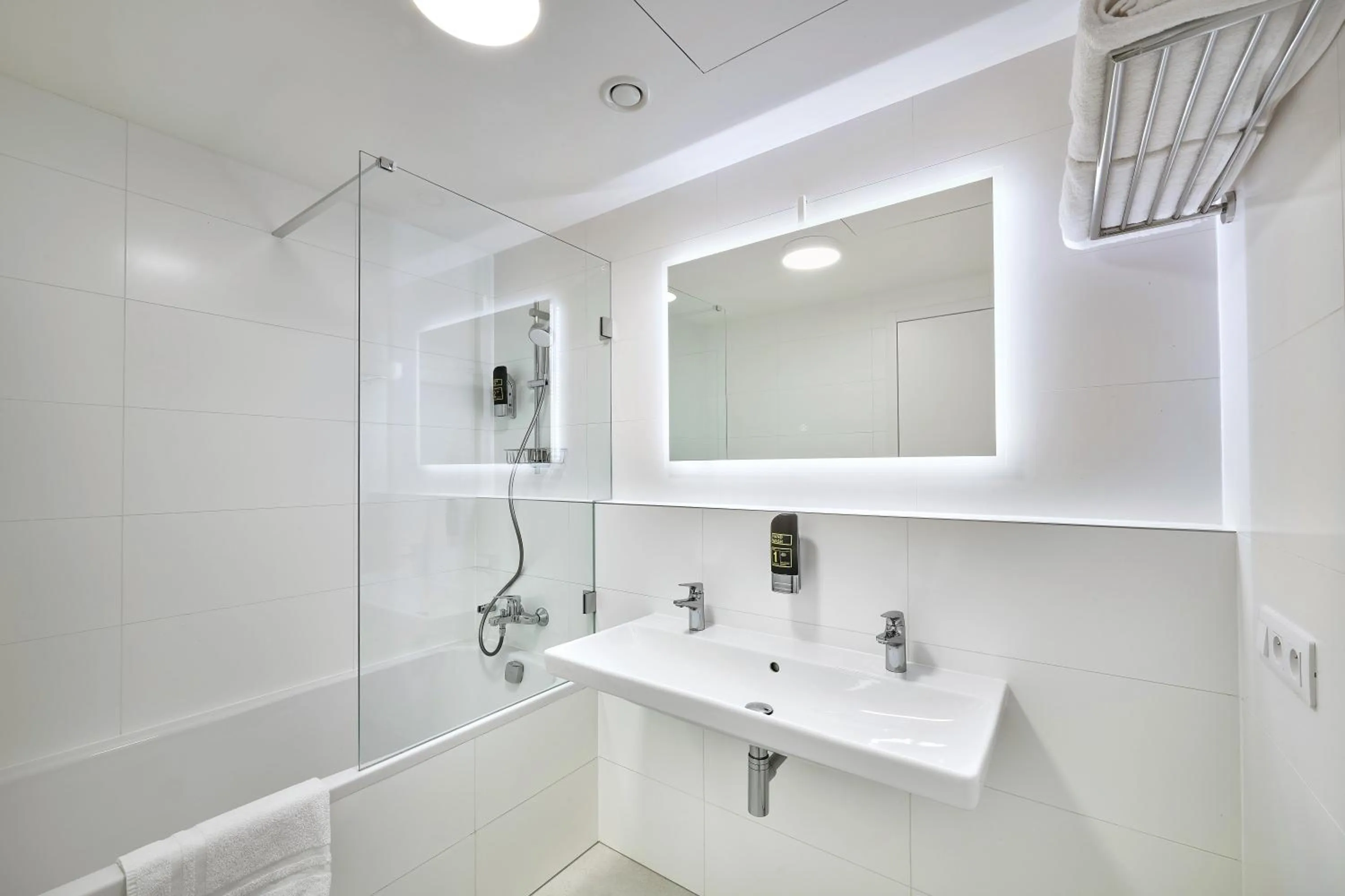 Shower in DownTown Suites Andel