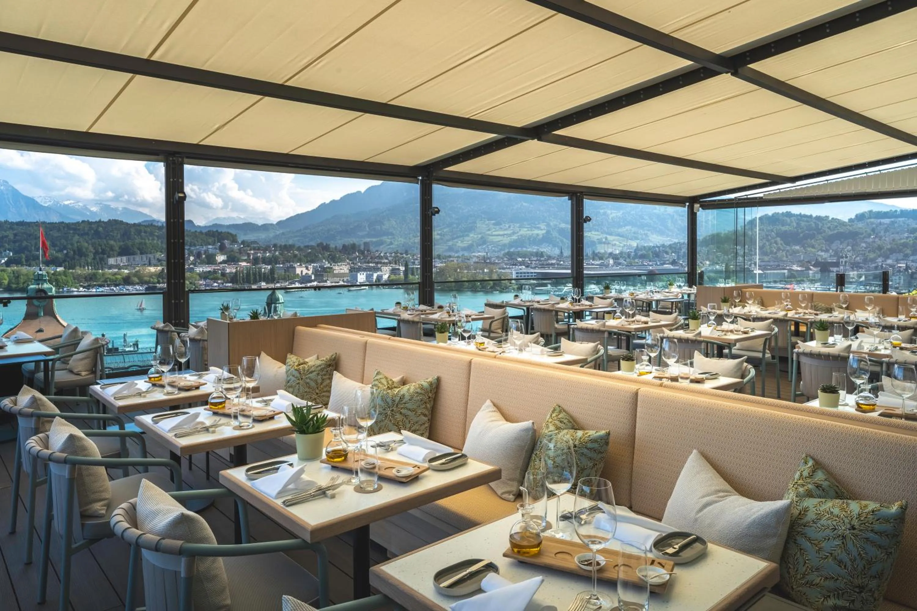 Restaurant/places to eat in Art Deco Hotel Montana Luzern