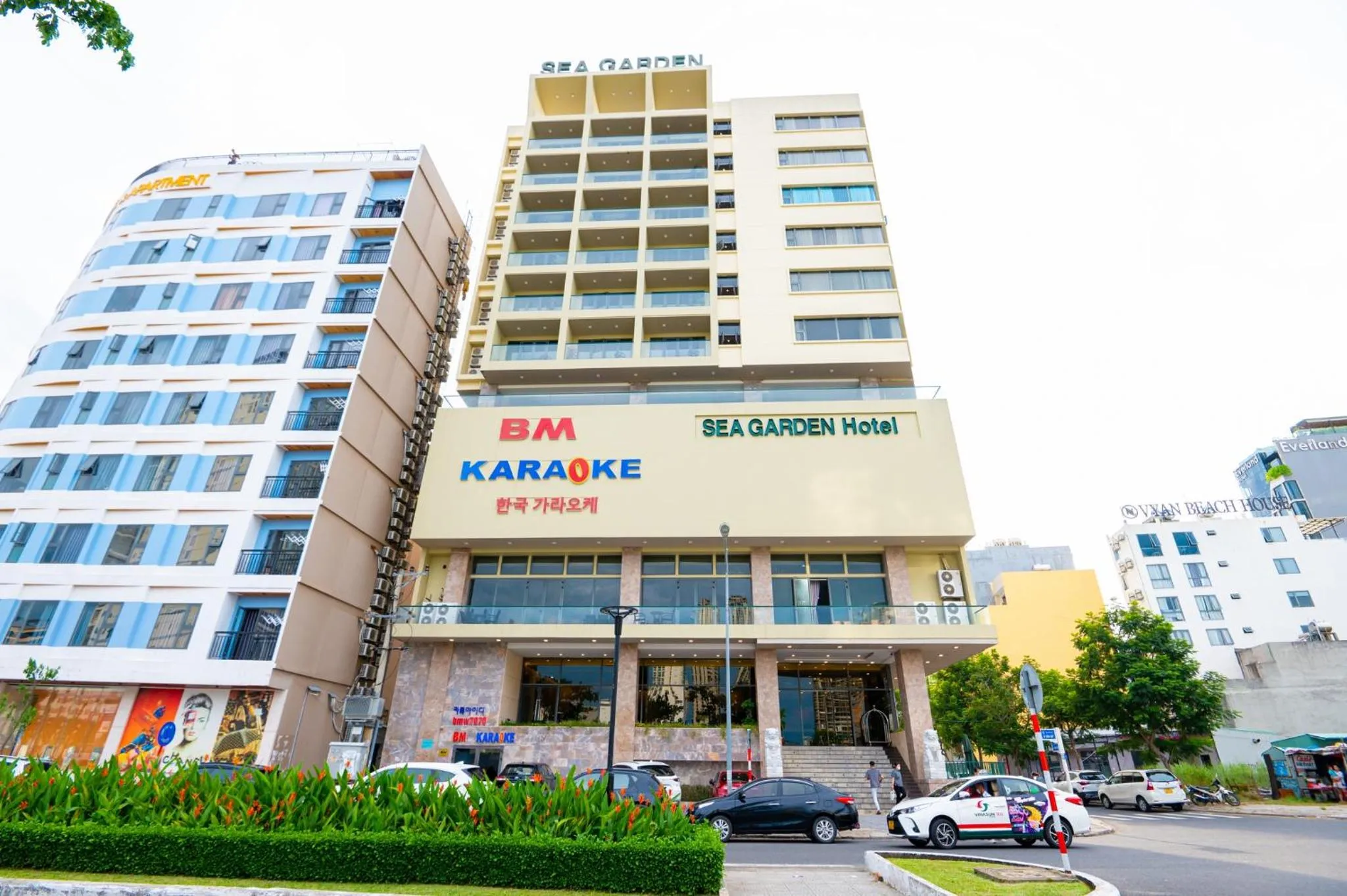 Karaoke in Sea Garden Hotel