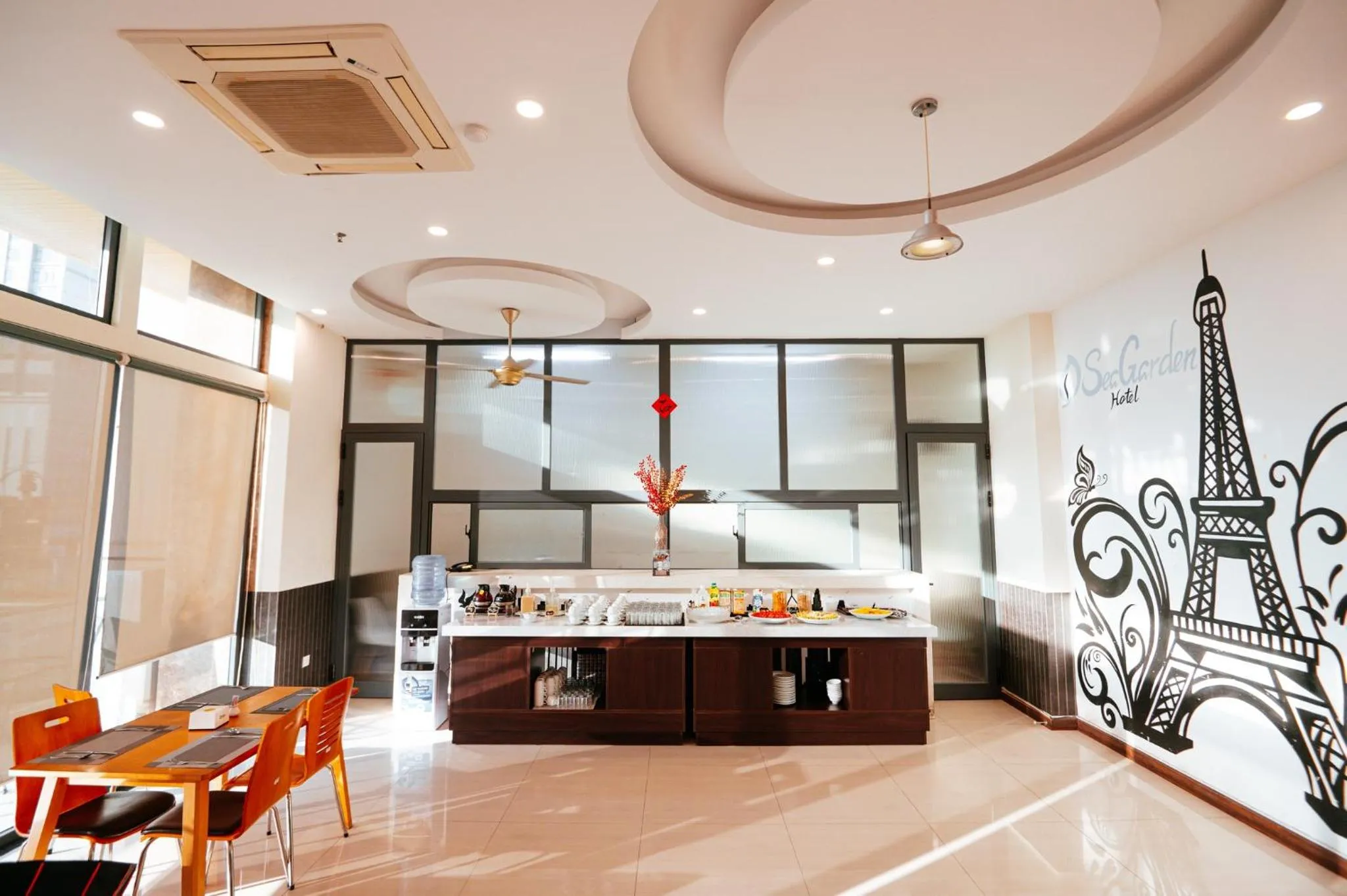 Restaurant/places to eat in Sea Garden Hotel