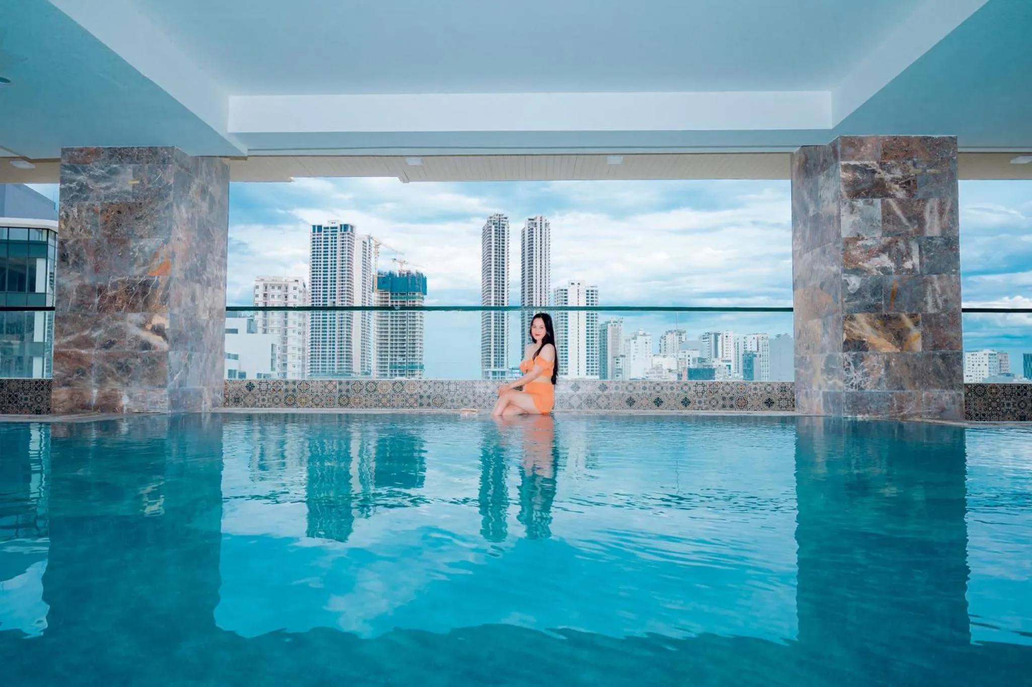 Swimming pool in Sea Garden Hotel
