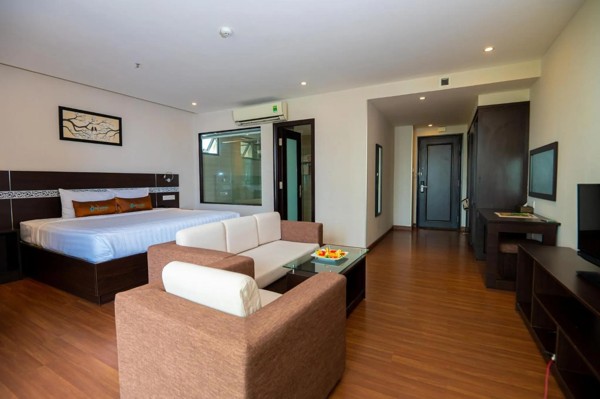 Living room, Bed in Sea Garden Hotel