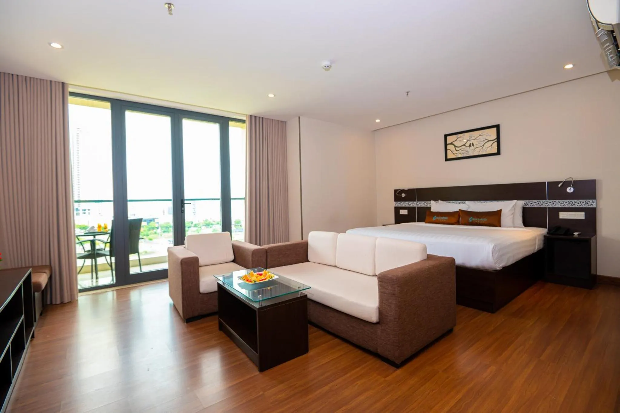 Balcony/Terrace, Bed in Sea Garden Hotel