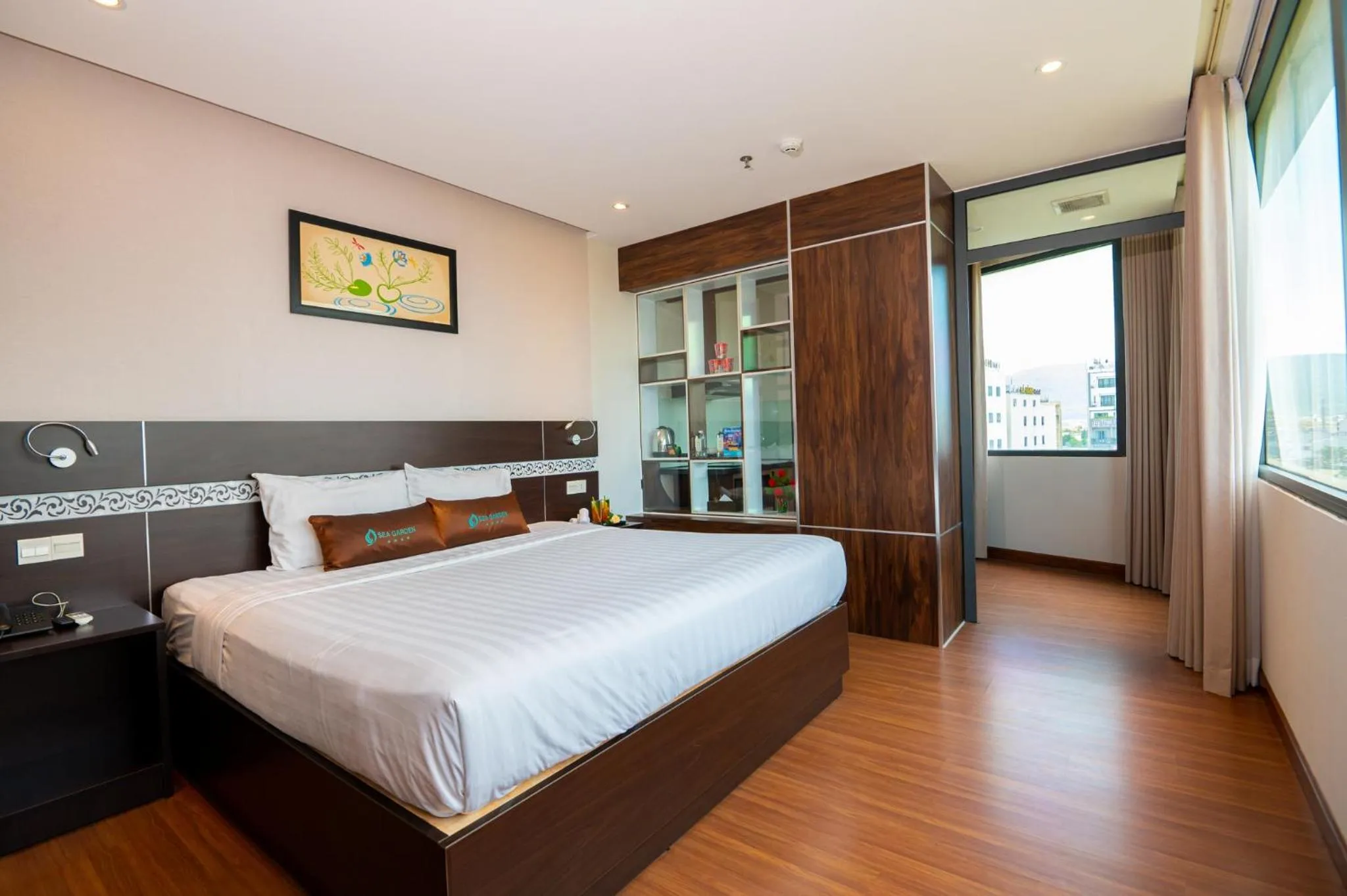 Bedroom, Bed in Sea Garden Hotel