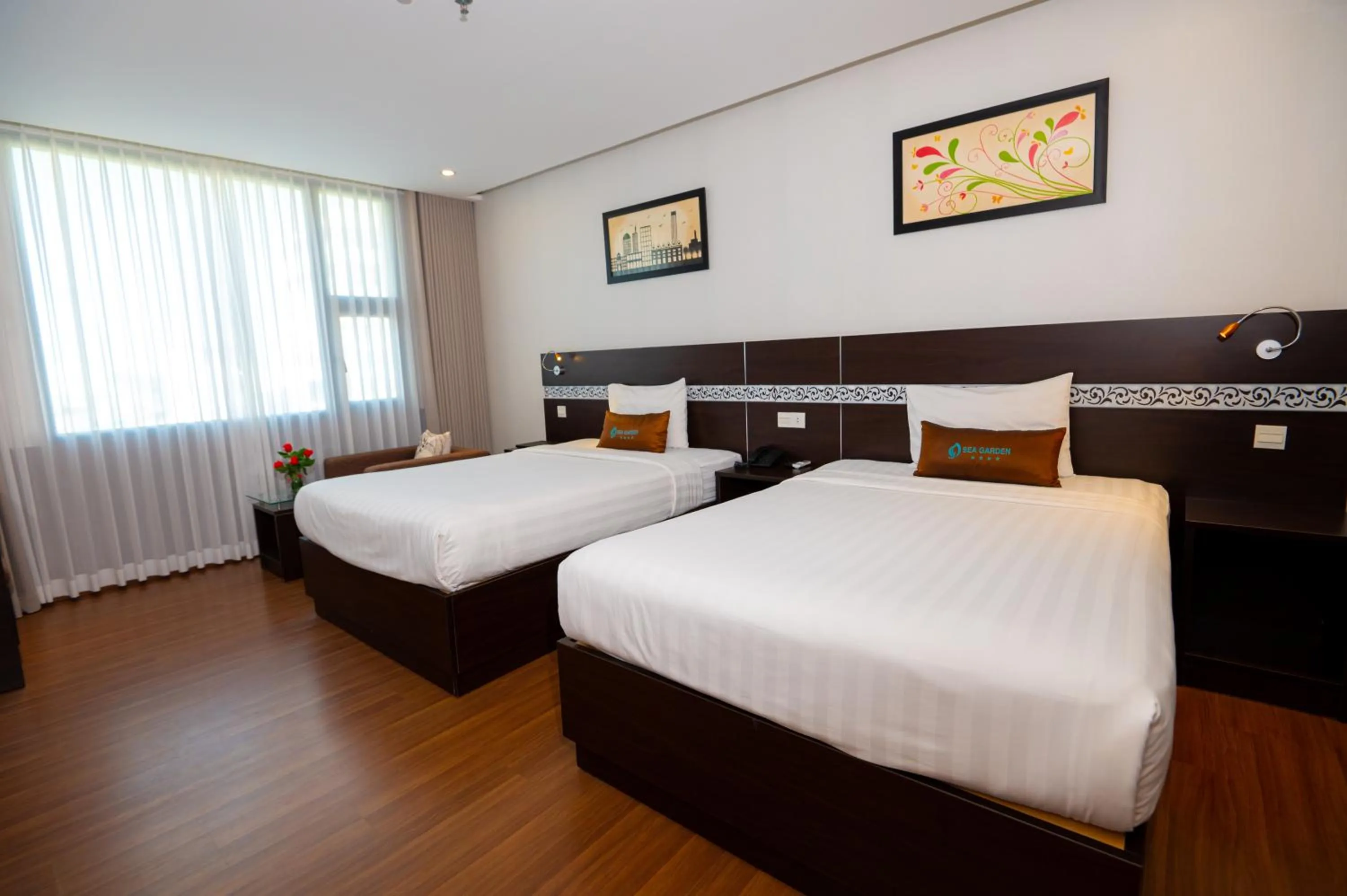 Bedroom, Bed in Sea Garden Hotel