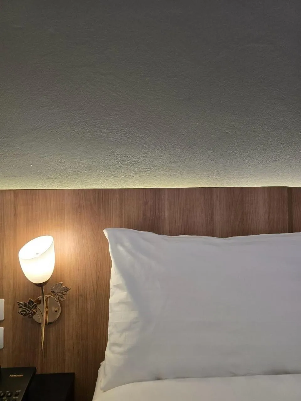 Bedroom, Bed in Manee Mantra Hotel, Kanchanaburi