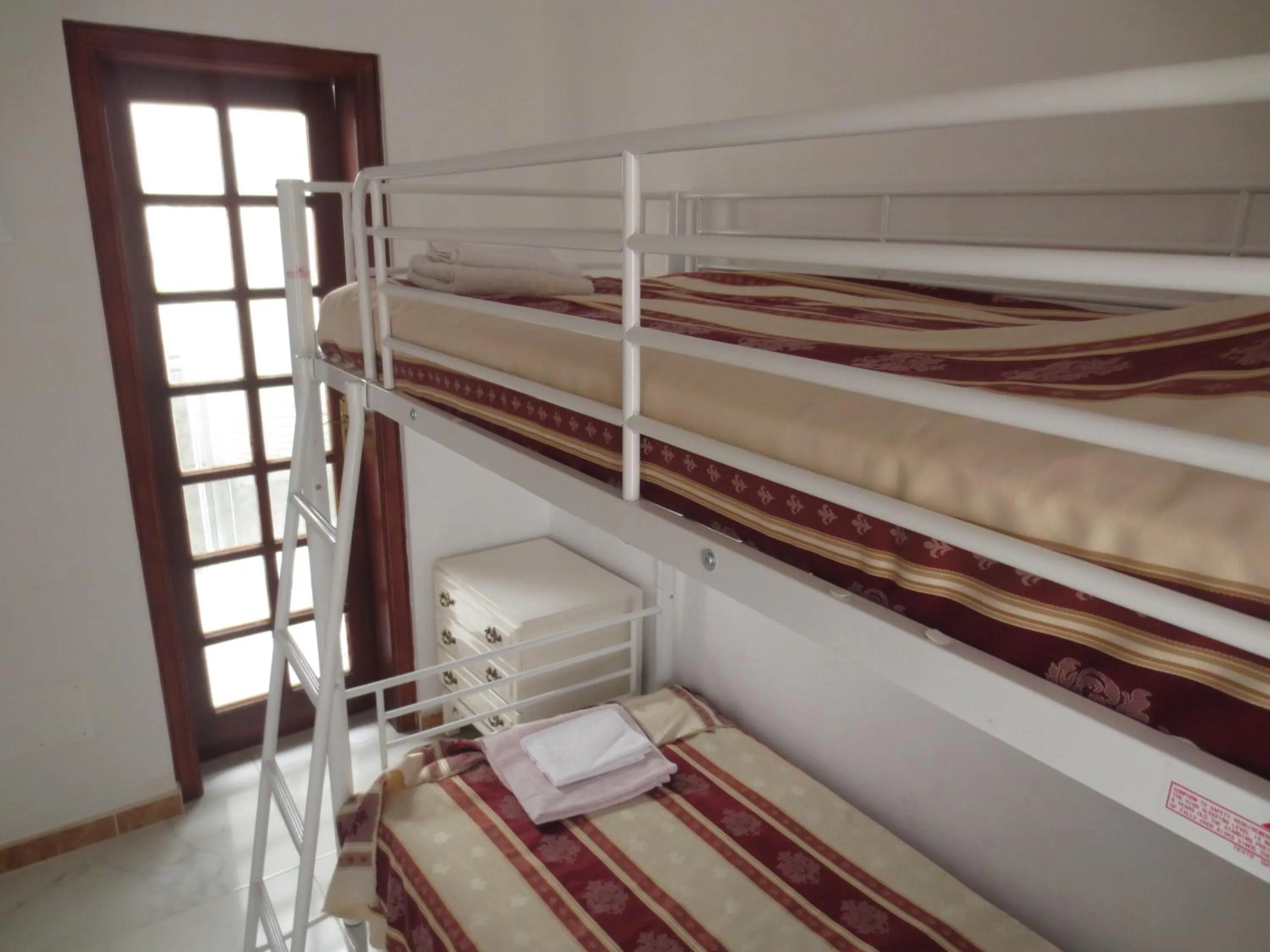 bunk bed, Bed in Island Village