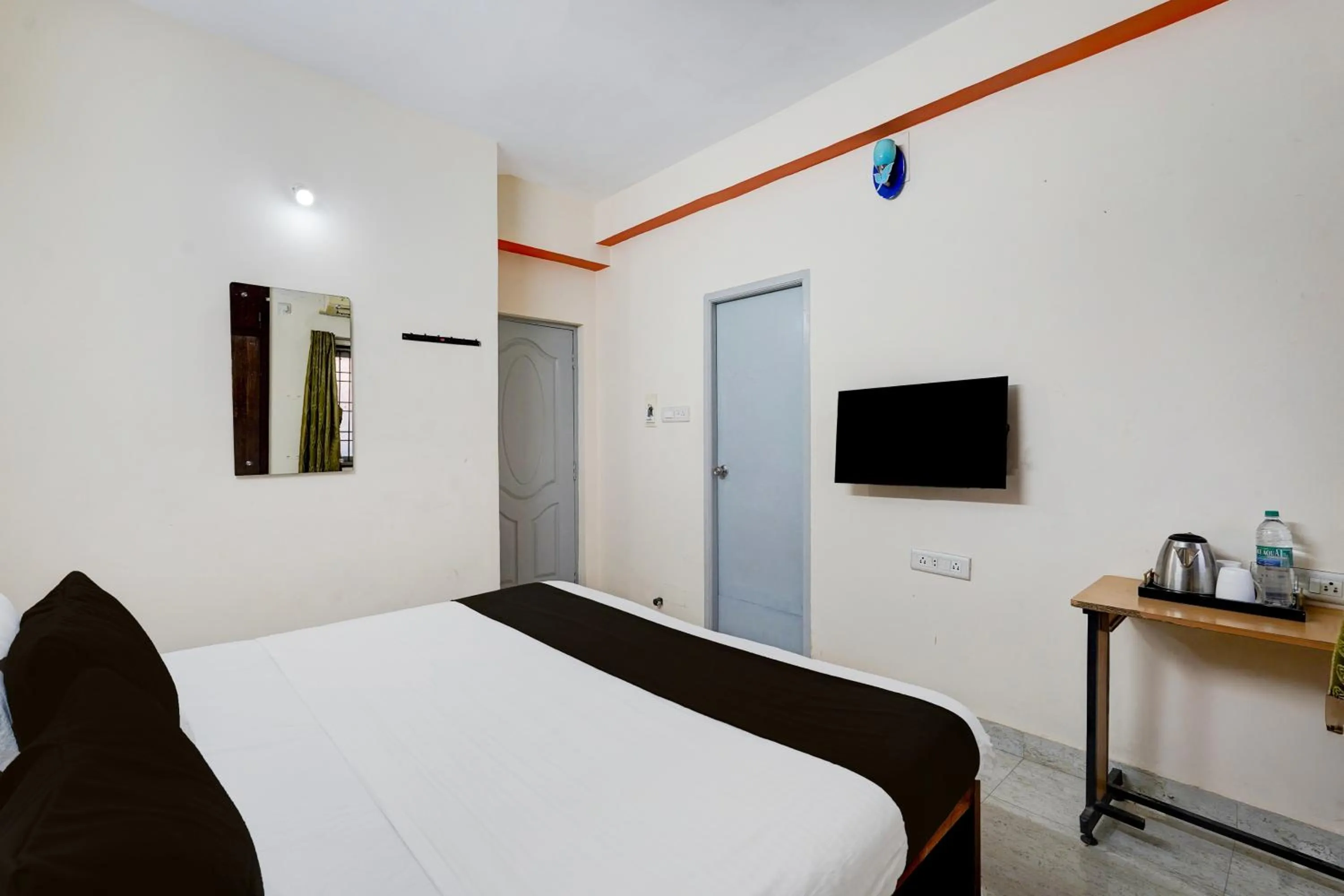 Bedroom, Bed in Super Townhouse Balaji Dental College Pallikarani Formerly Orchid Sankrish