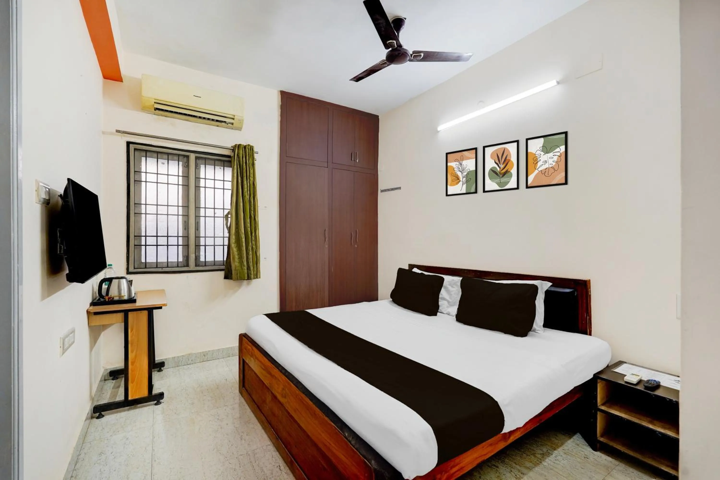 Bedroom, Bed in Super Townhouse Balaji Dental College Pallikarani Formerly Orchid Sankrish