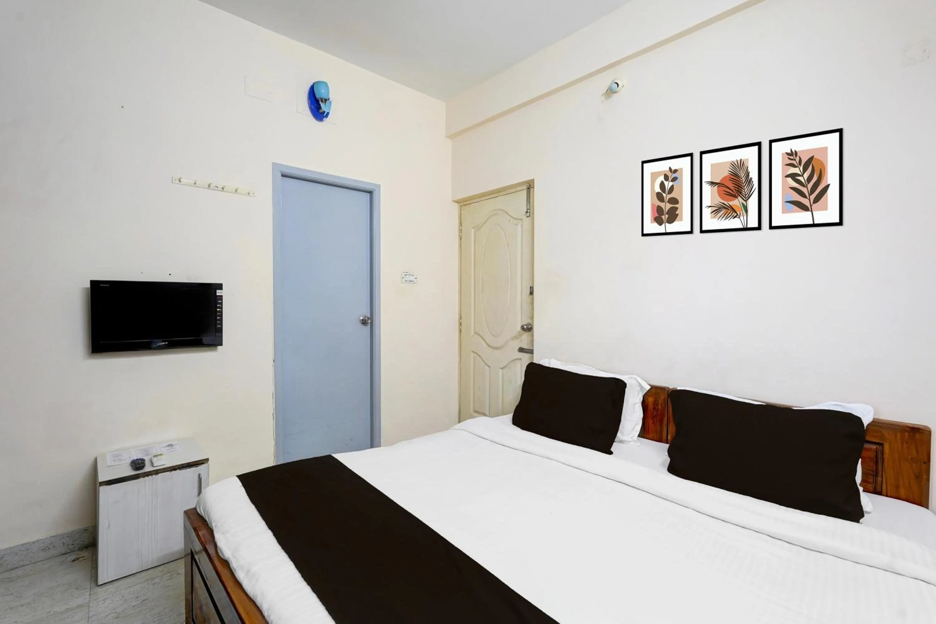 Bedroom, Bed in Super Townhouse Balaji Dental College Pallikarani Formerly Orchid Sankrish