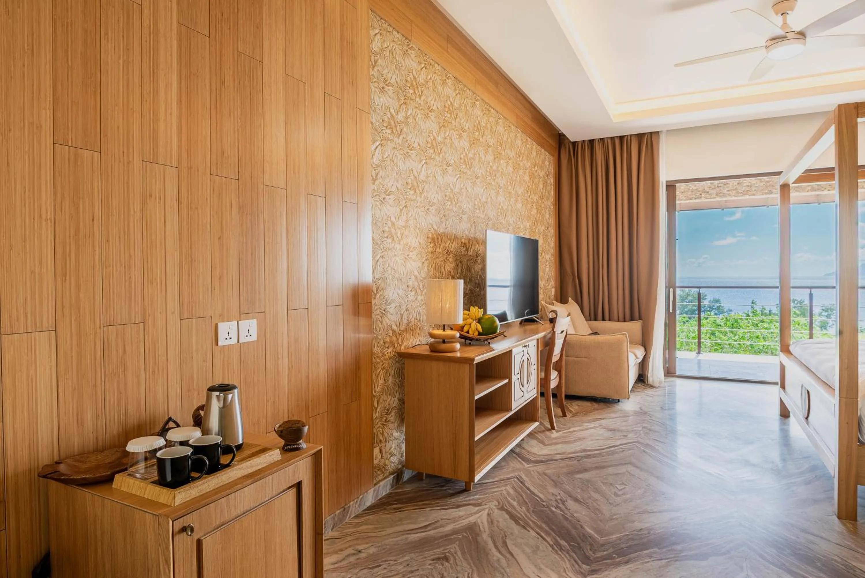 TV and multimedia in Gardens Hill Resort & Spa