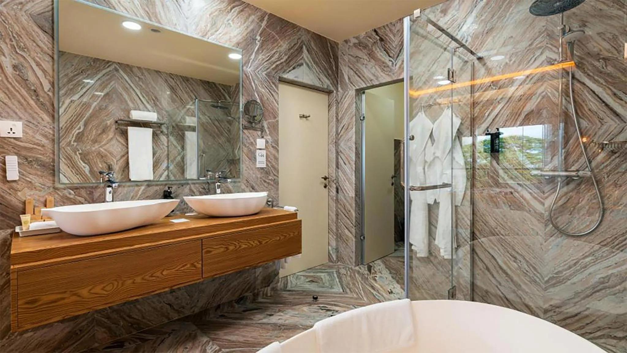 Shower in Gardens Hill Resort & Spa