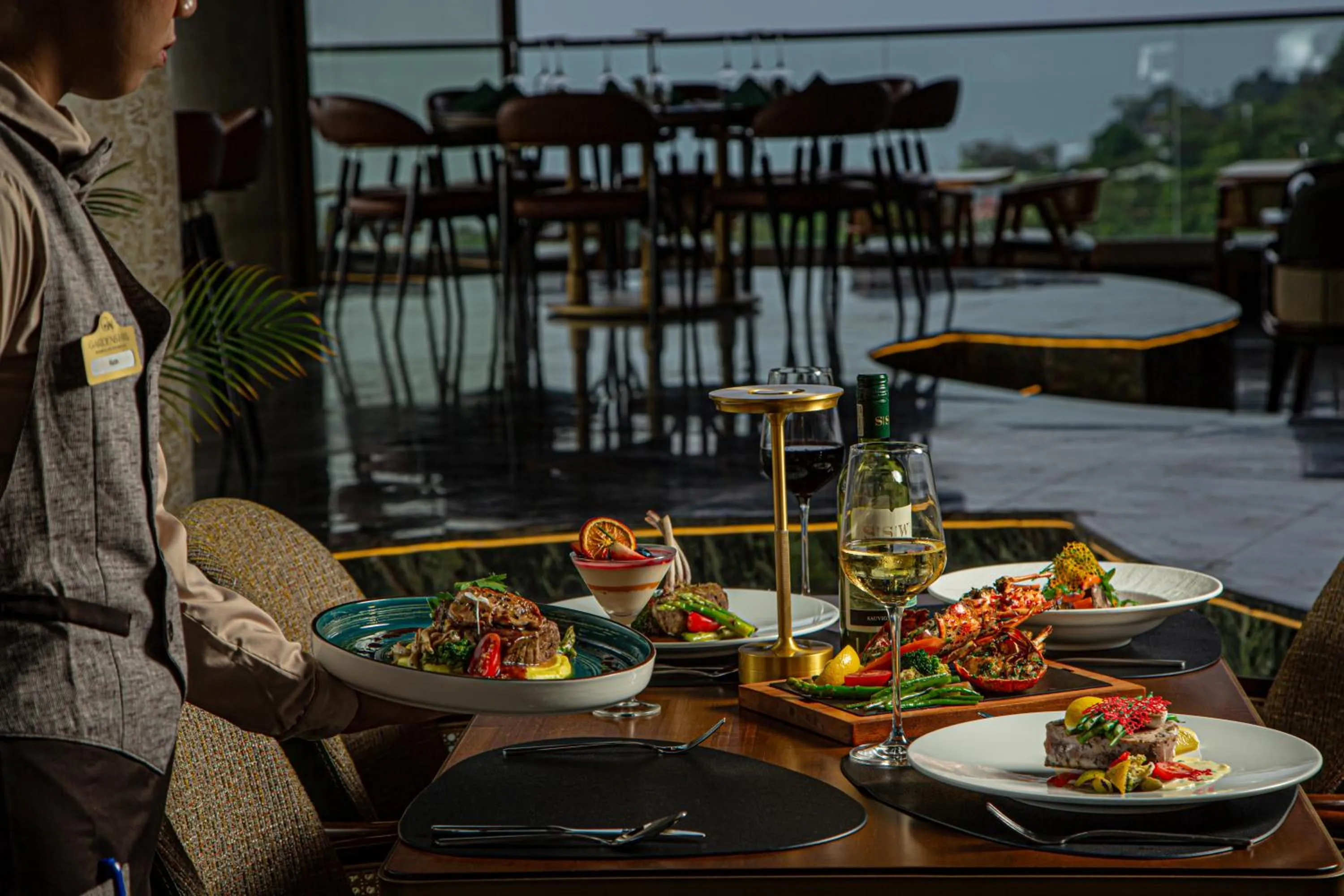 Restaurant/places to eat in Gardens Hill Resort & Spa