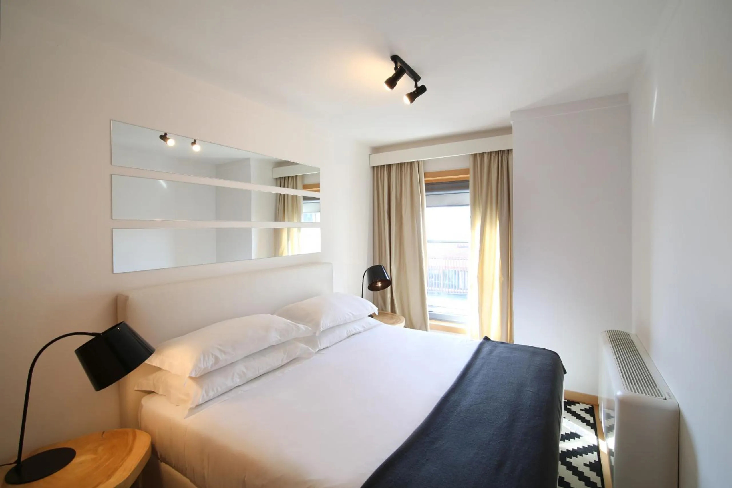 Bathroom, Bed in Panoramic Living