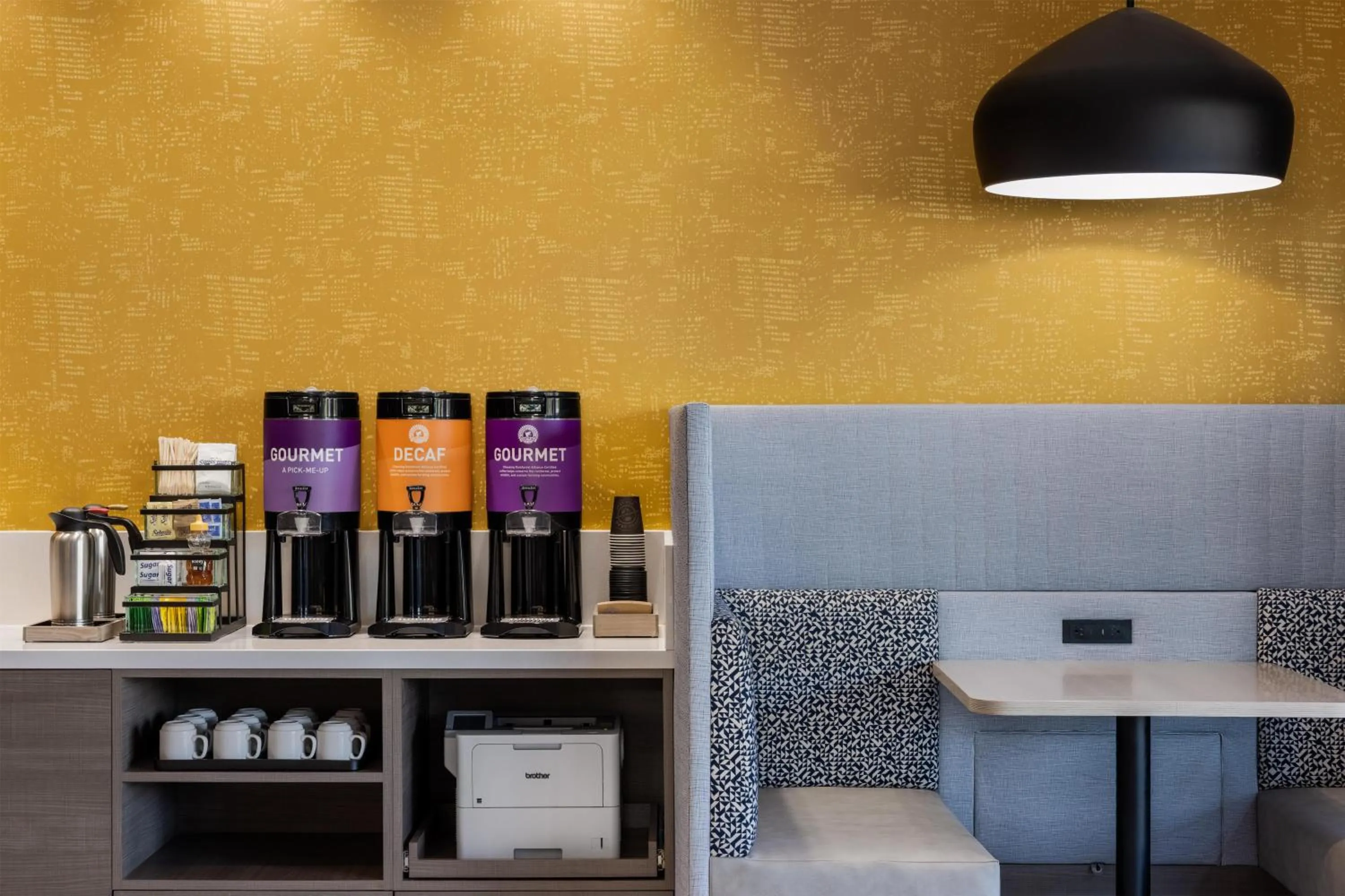 Breakfast in Home2 Suites By Hilton Altoona Des Moines