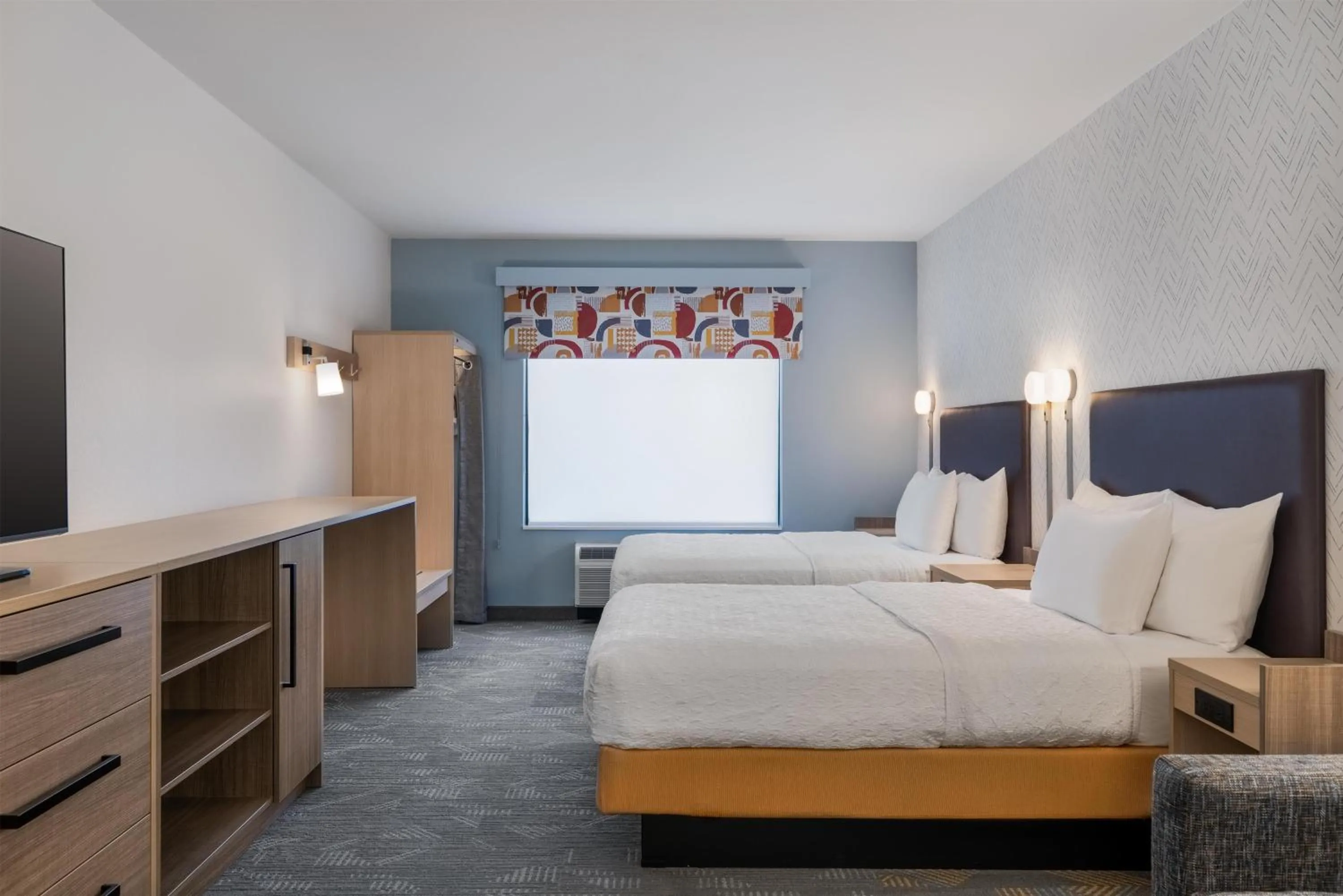 Bed in Home2 Suites By Hilton Altoona Des Moines