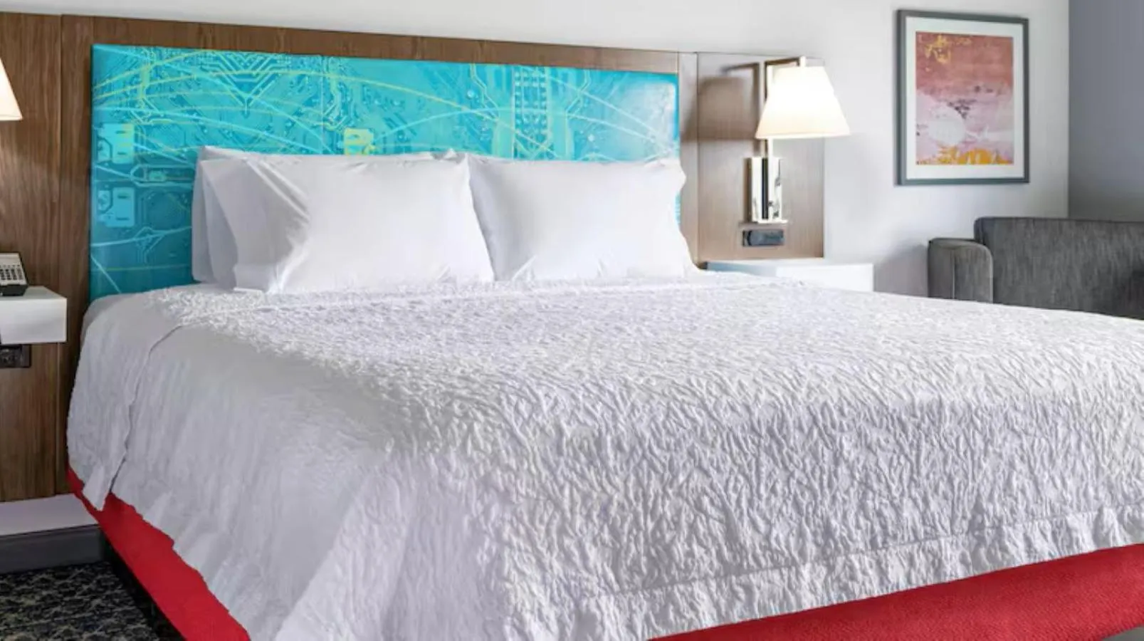 Bed in Hampton Inn & Suites Maui North Shore