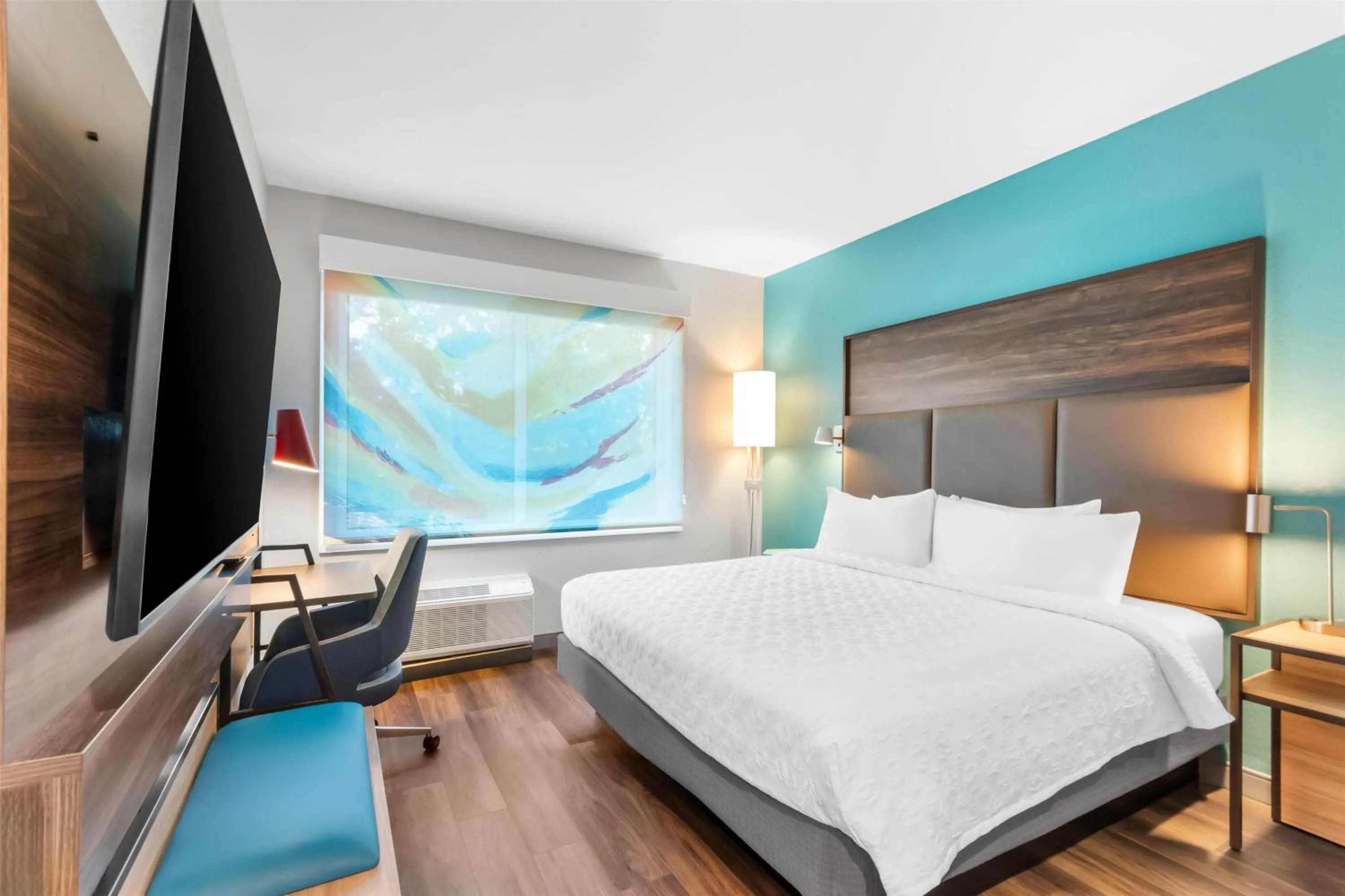 Bed in Tru By Hilton Pensacola I-10 North Davis Highway