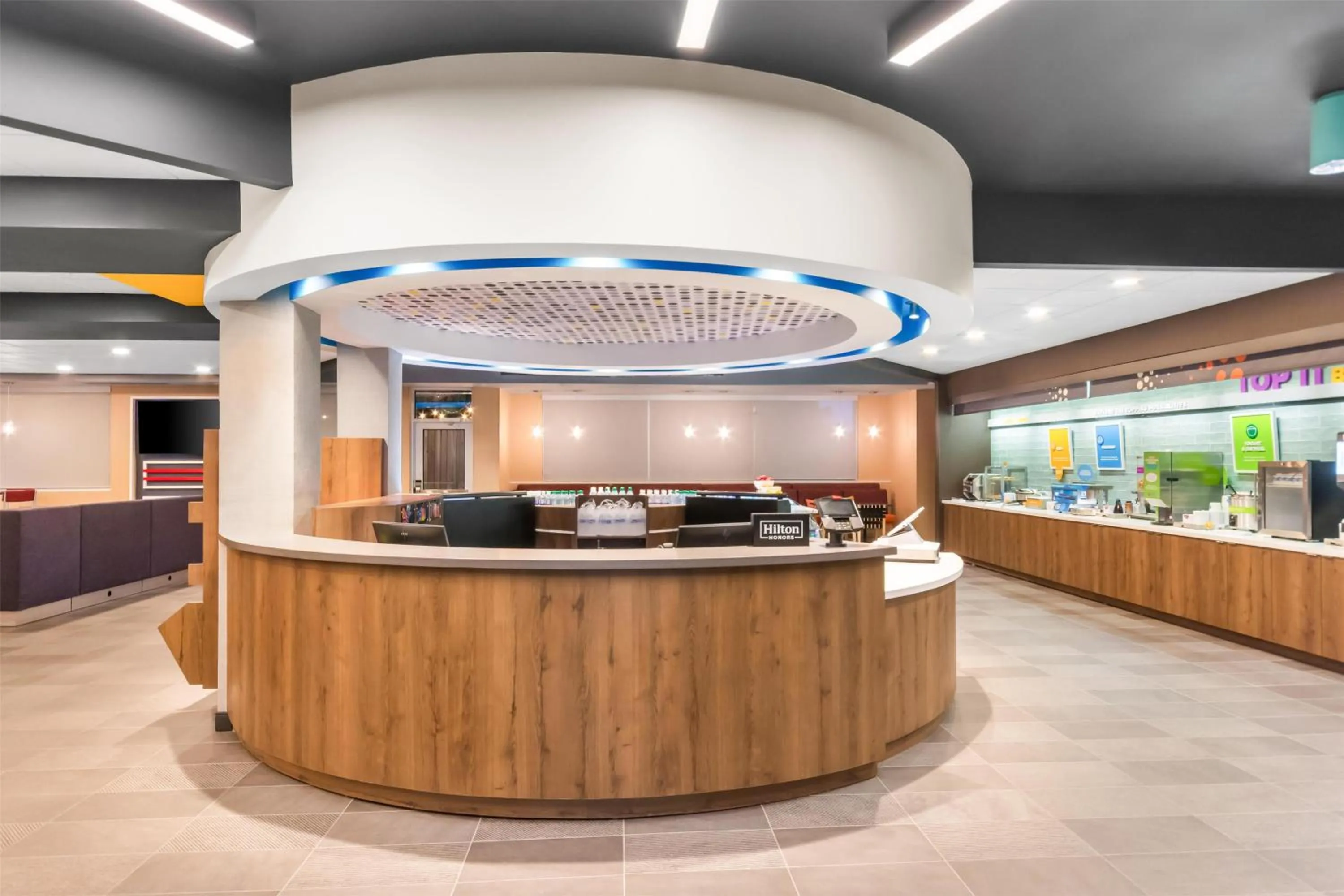 Lobby or reception in Tru By Hilton Pensacola I-10 North Davis Highway