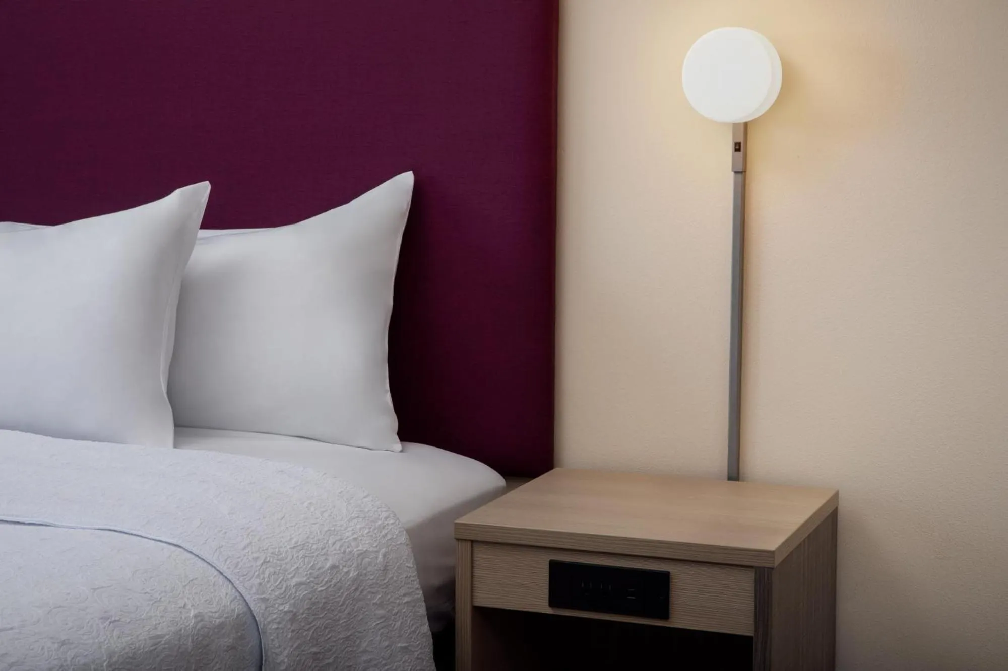 Bed in Home2 Suites By Hilton Clearwater St. Petersburg Ulmerton Rd