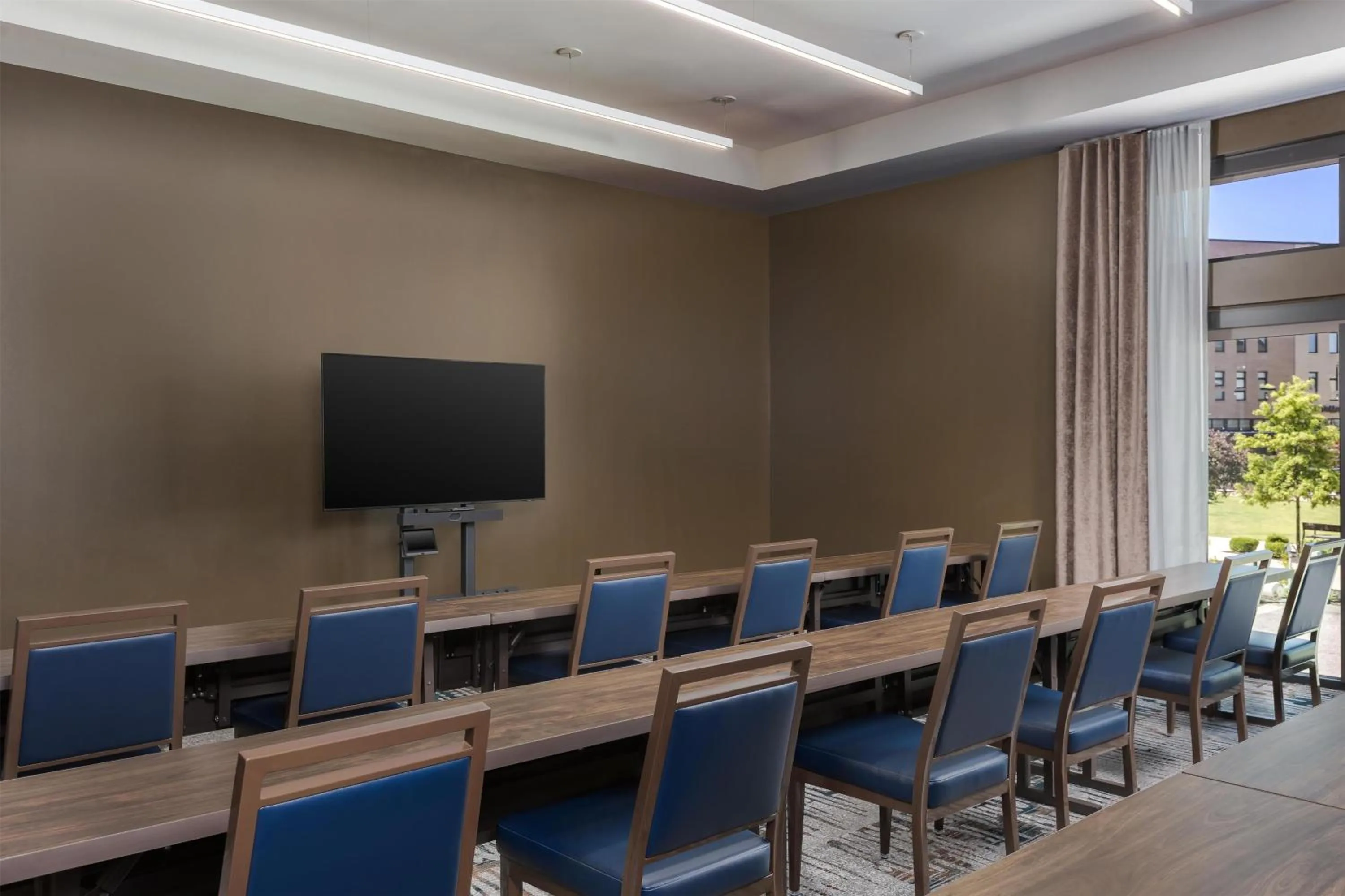 Meeting/conference room in Hotel Avail Rogers, Tapestry Collection By Hilton