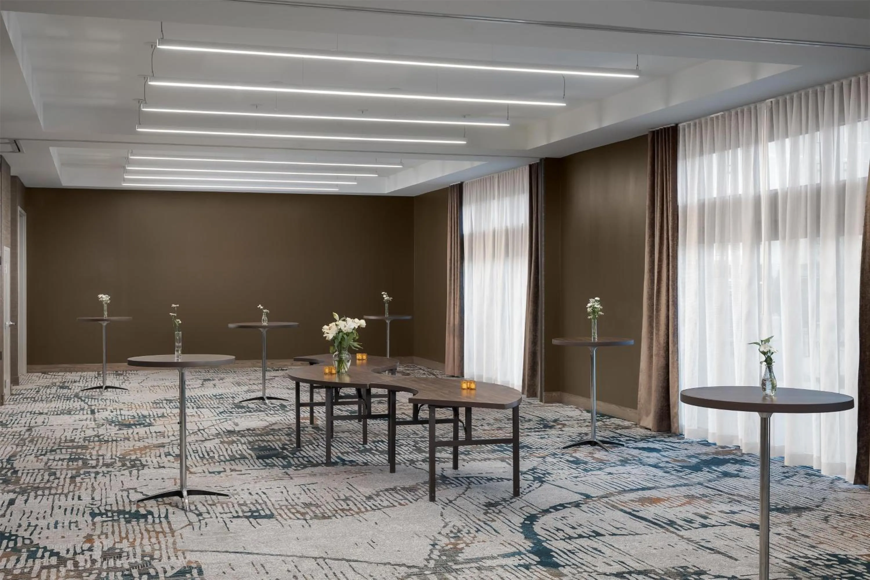 Meeting/conference room in Hotel Avail Rogers, Tapestry Collection By Hilton