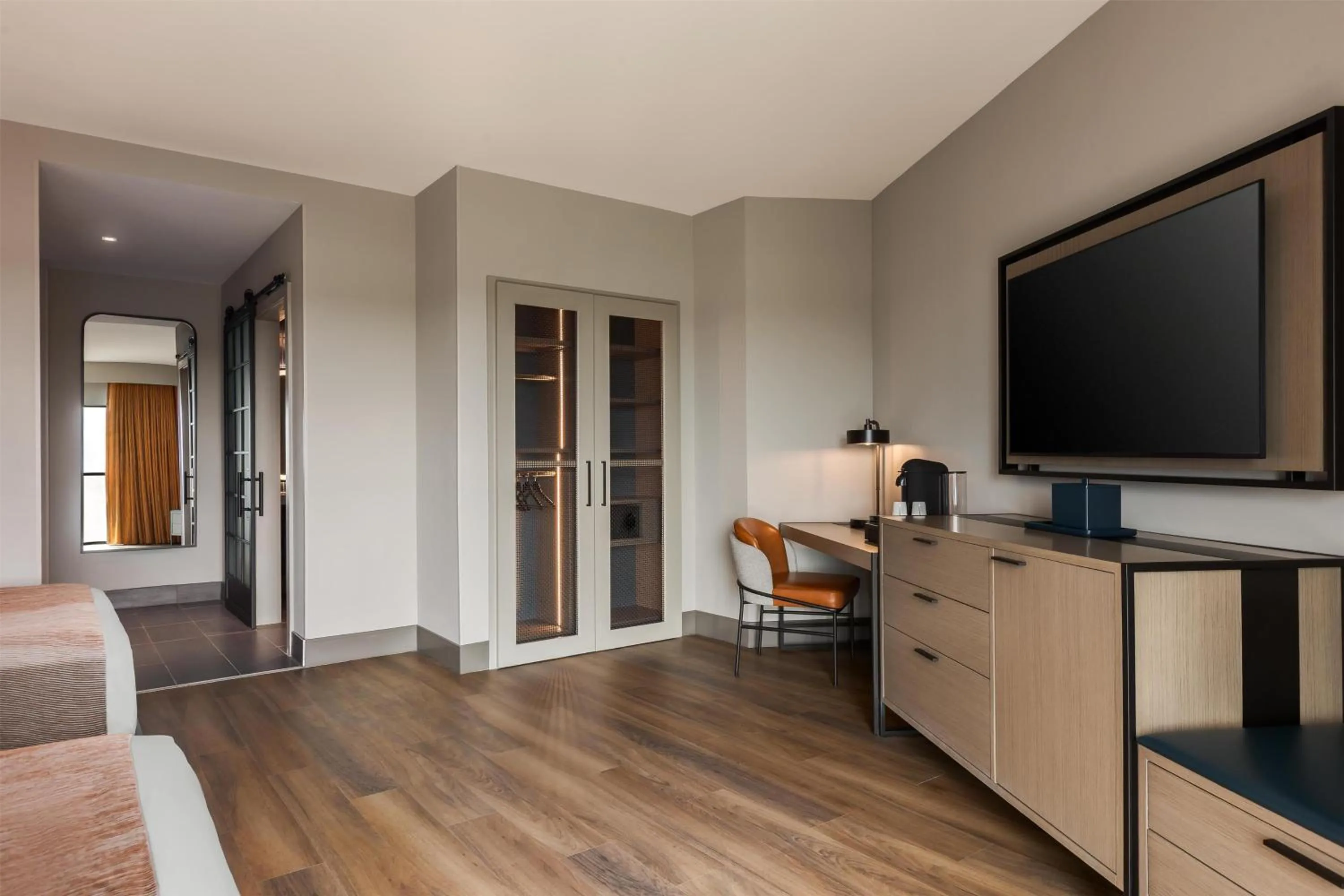 Bed in Hotel Avail Rogers, Tapestry Collection By Hilton