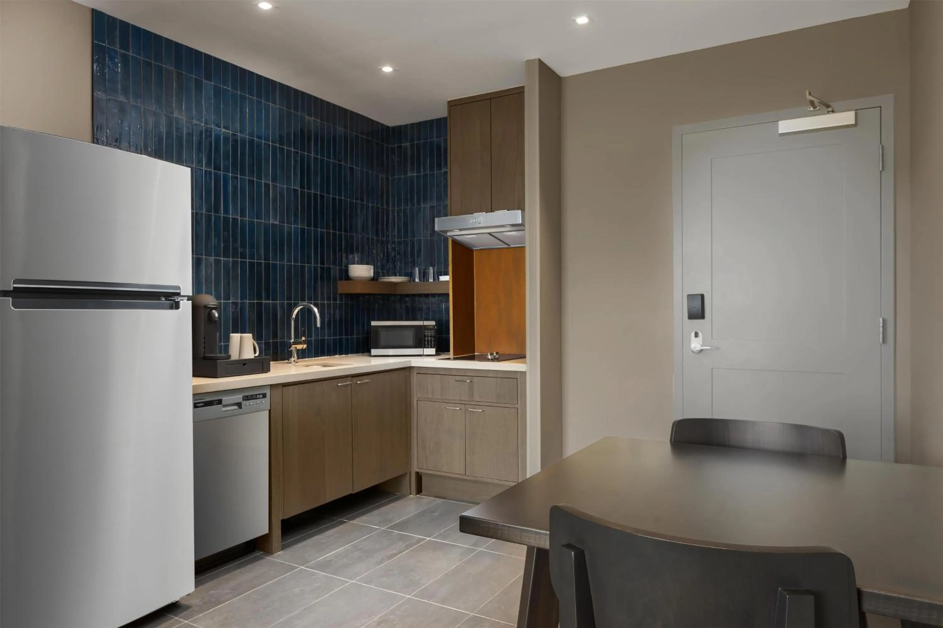 Kitchen or kitchenette in Hotel Avail Rogers, Tapestry Collection By Hilton