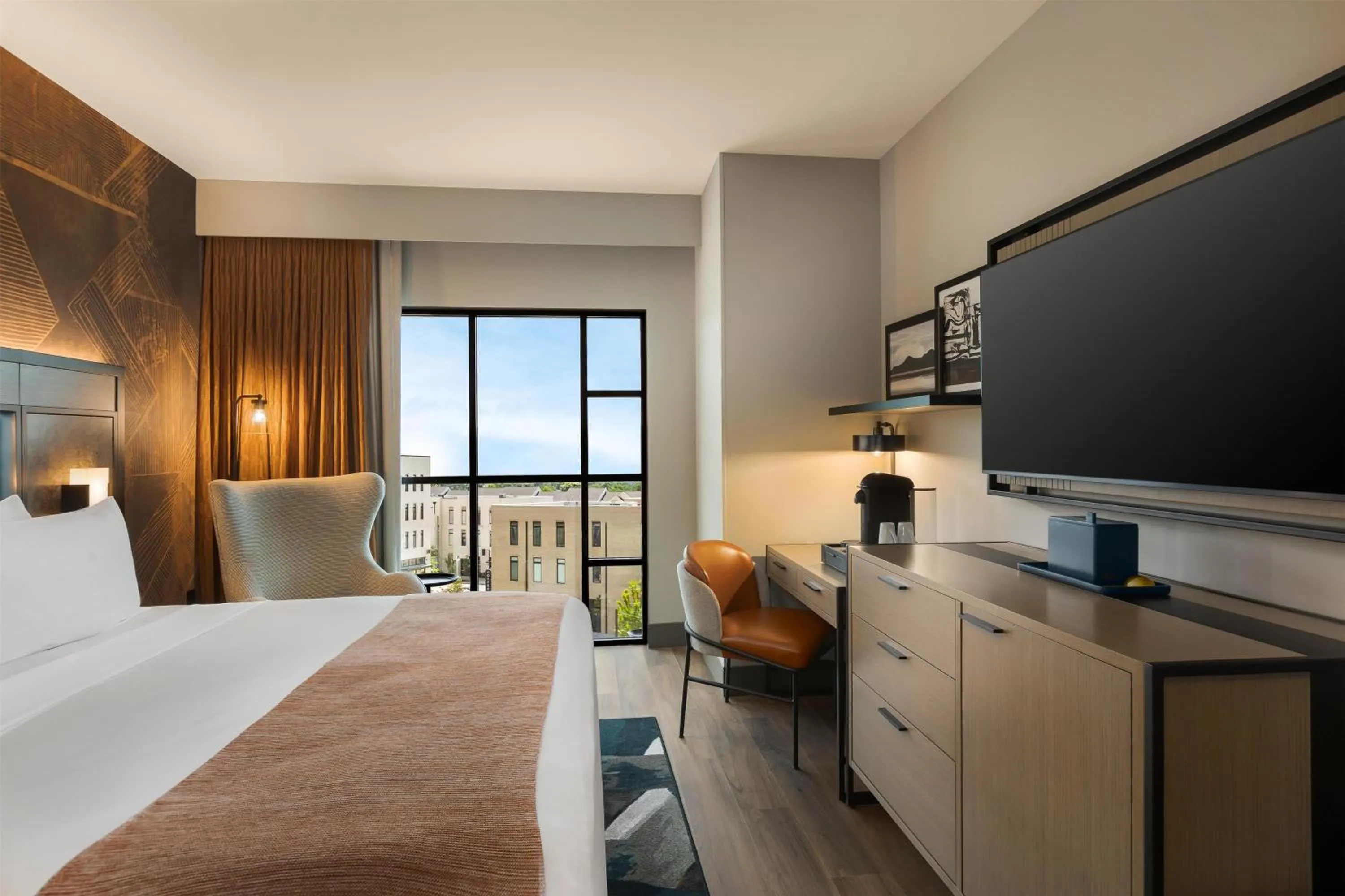 Bed in Hotel Avail Rogers, Tapestry Collection By Hilton