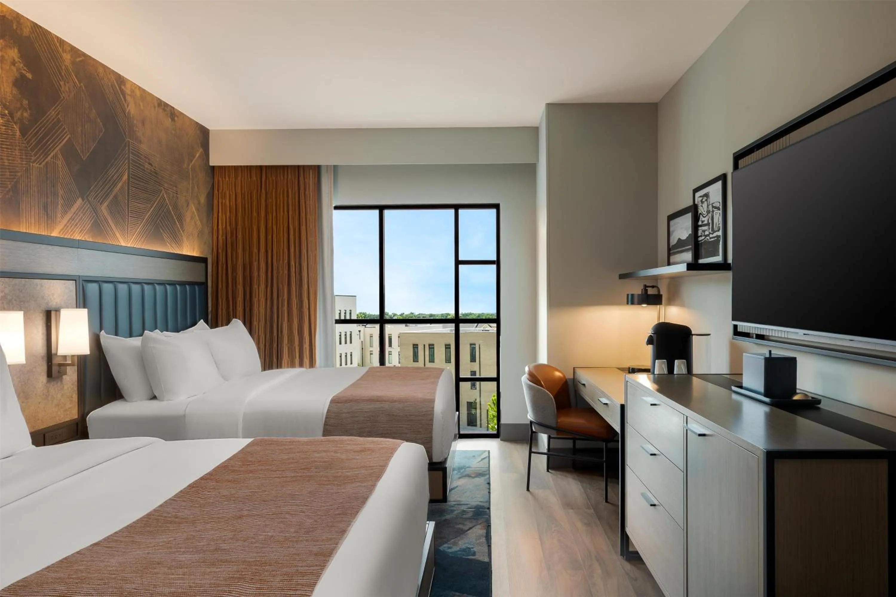 Bed in Hotel Avail Rogers, Tapestry Collection By Hilton