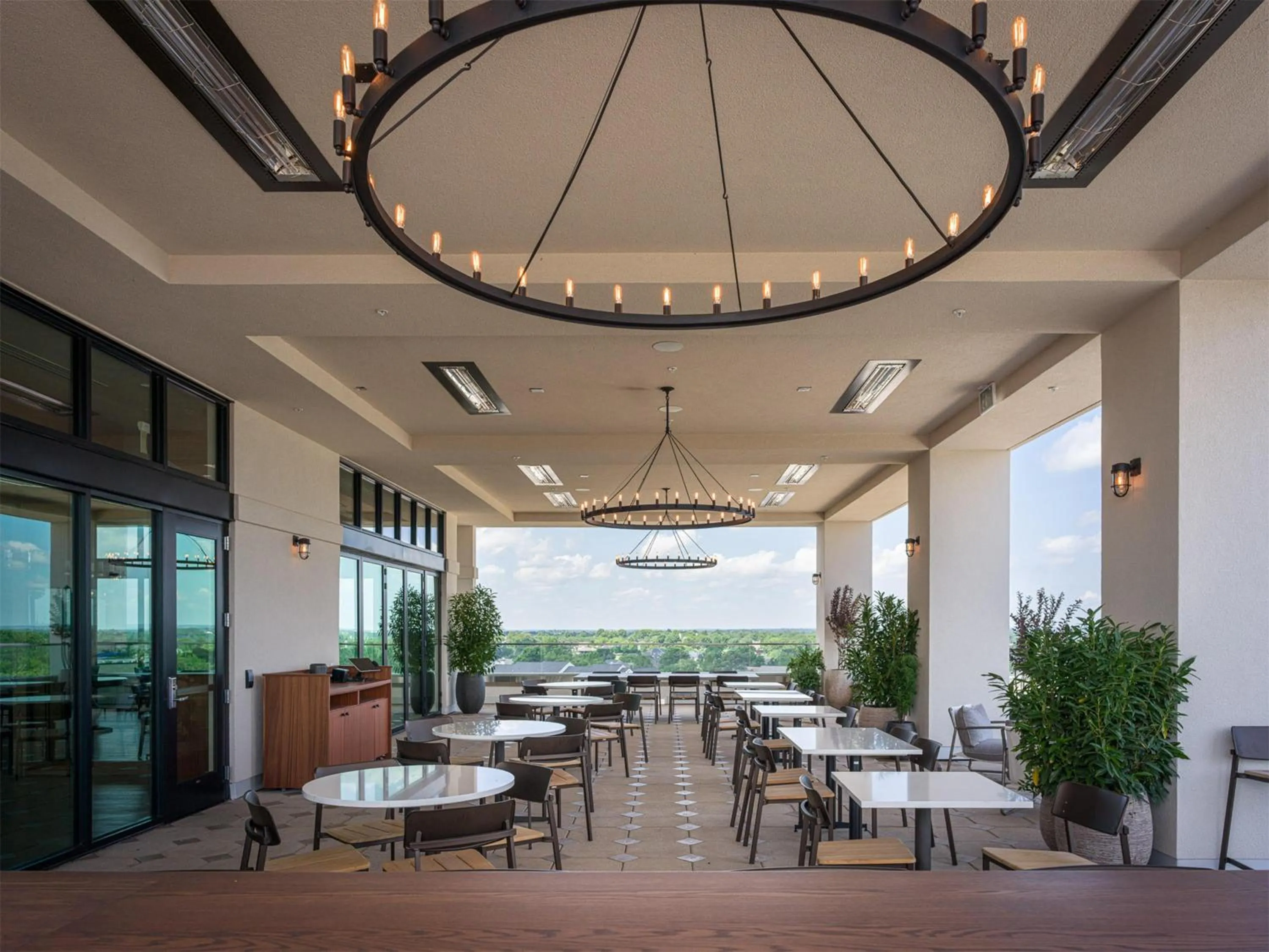 Restaurant/places to eat in Hotel Avail Rogers, Tapestry Collection By Hilton