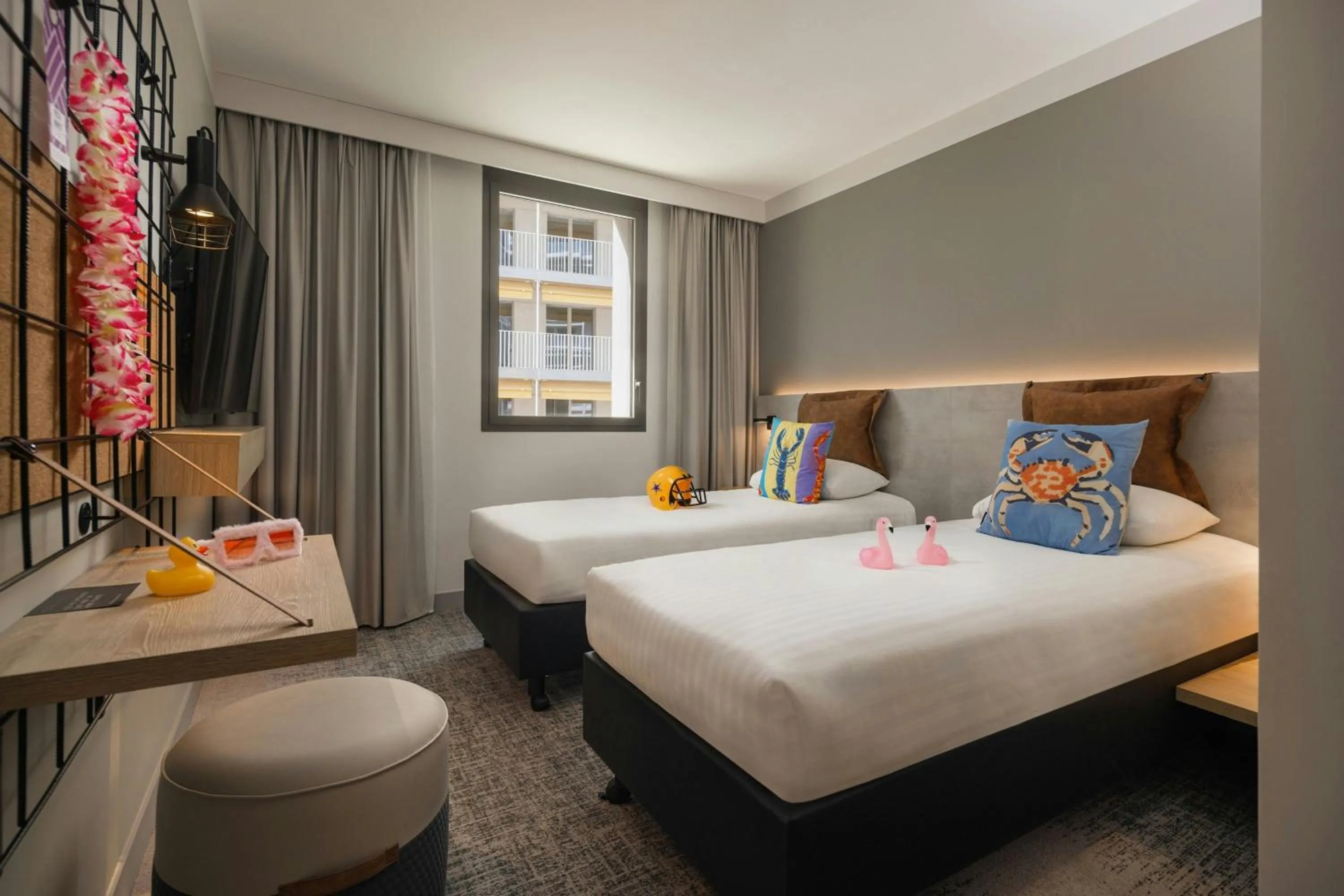 Photo of the whole room, Bed in Moxy Nice