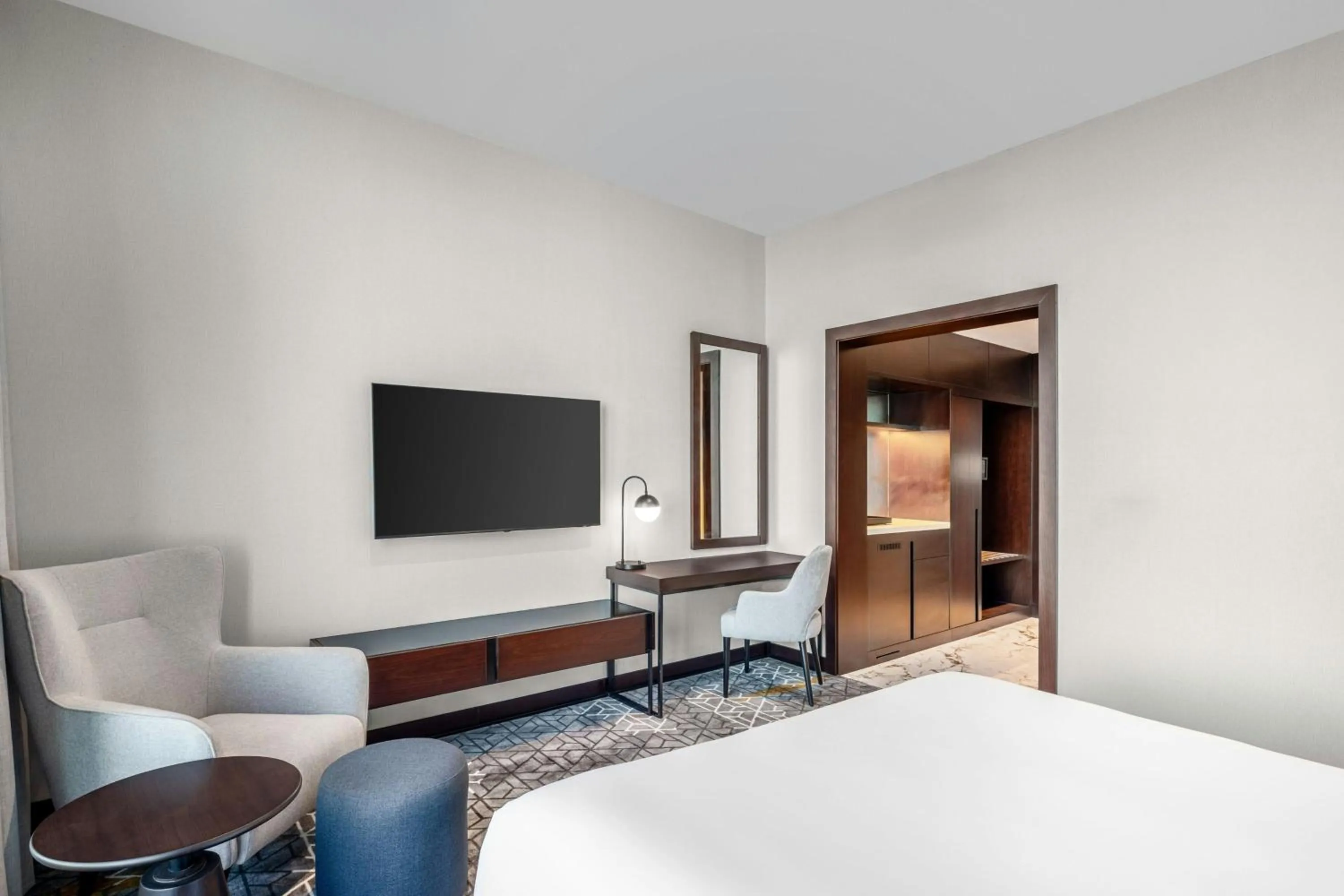 Photo of the whole room, Bed in Four Points by Sheraton Jeddah King Fahd Road