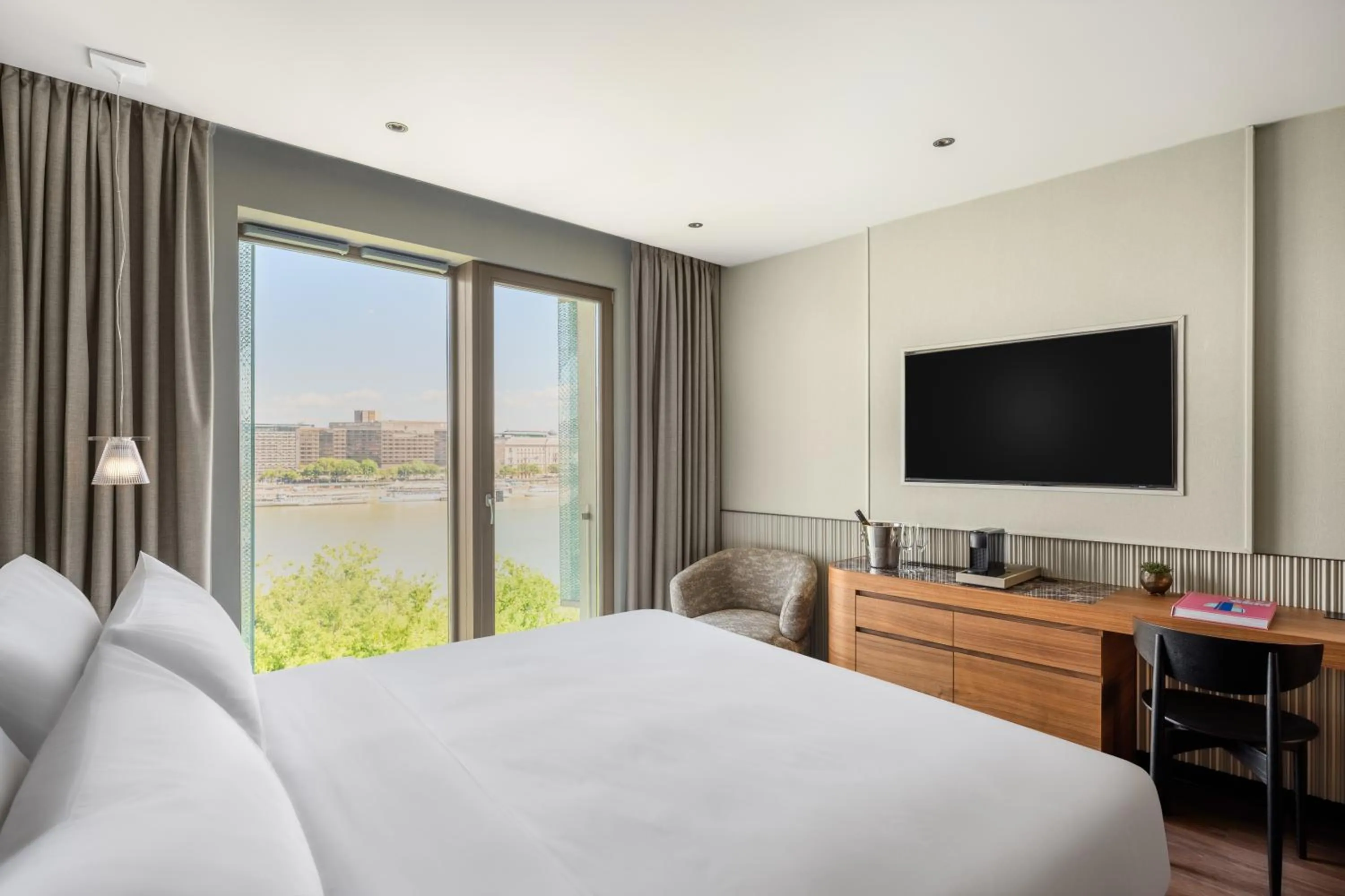 Bedroom, Bed in Leon Hotel & Lounge