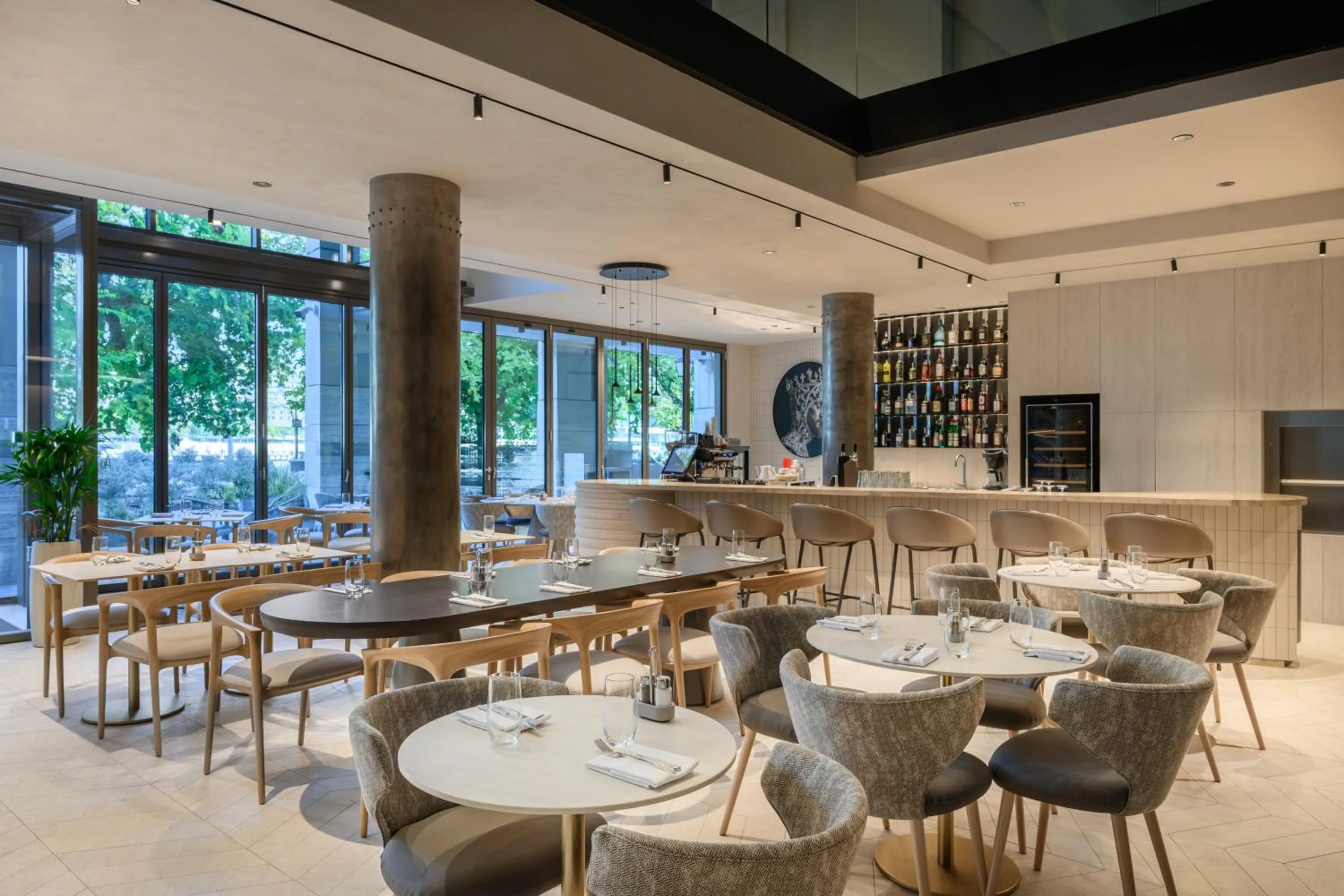 Restaurant/places to eat in Leon Hotel & Lounge