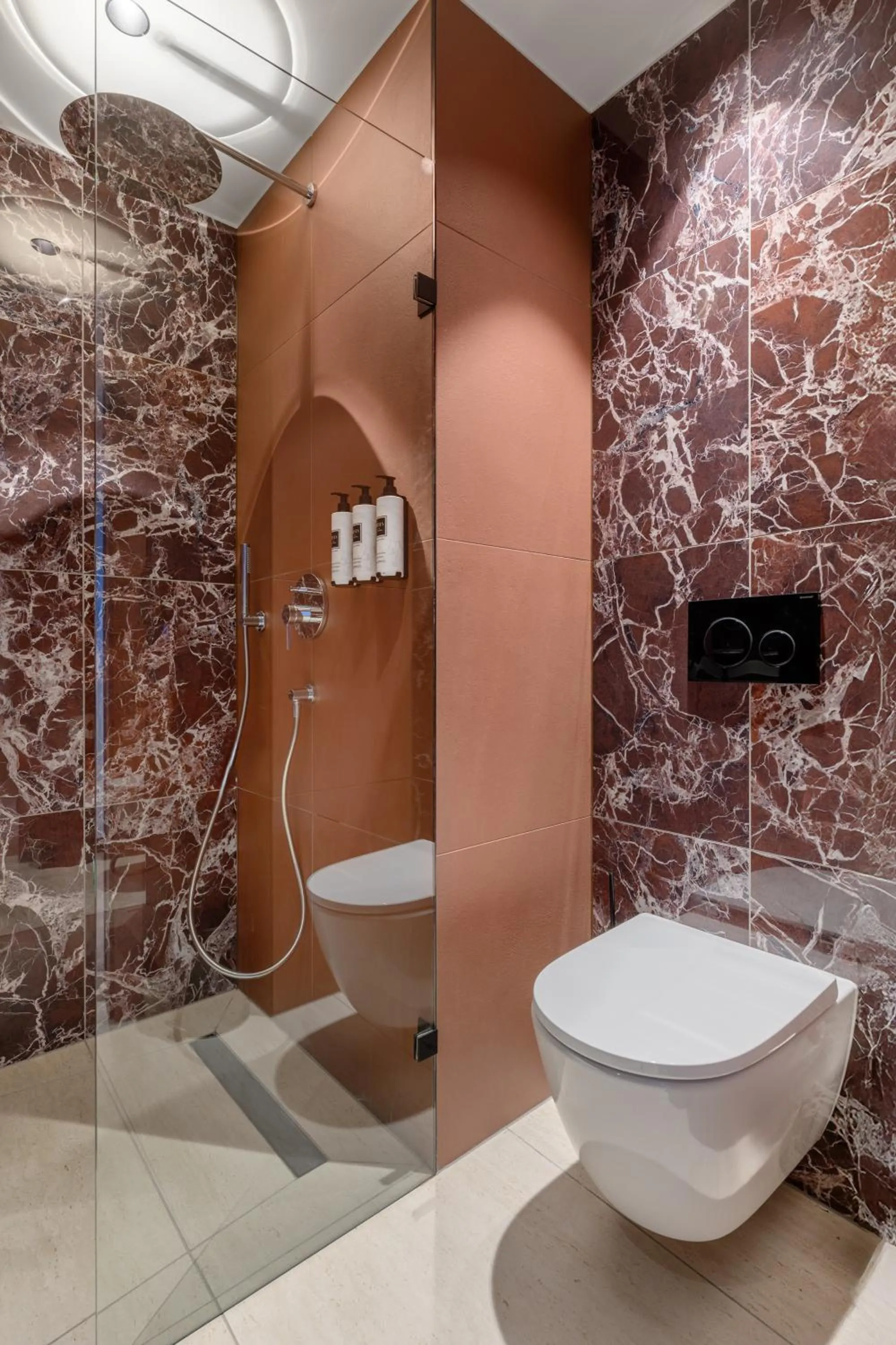 Bathroom in Leon Hotel & Lounge