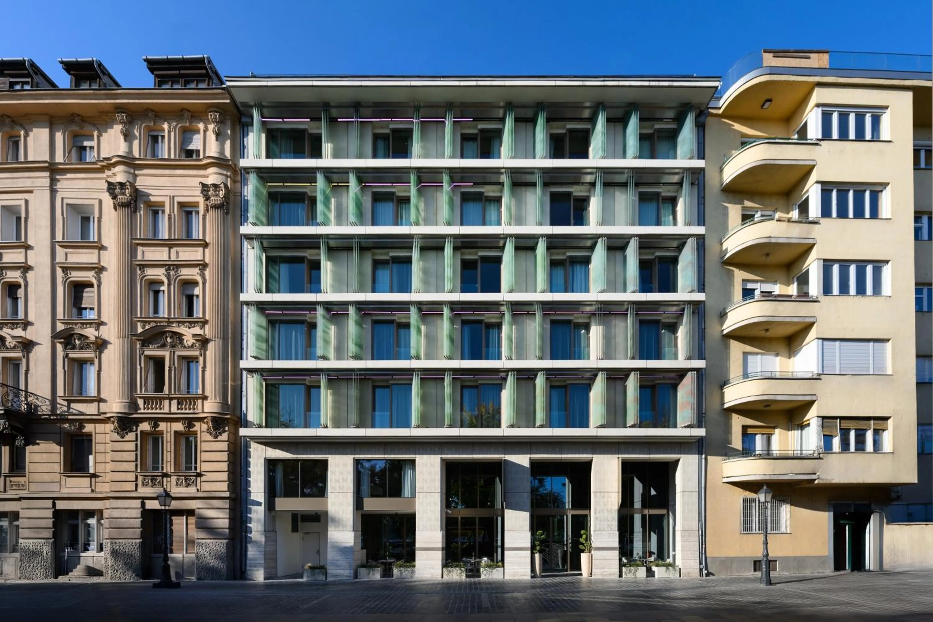 Property building in Leon Hotel & Lounge